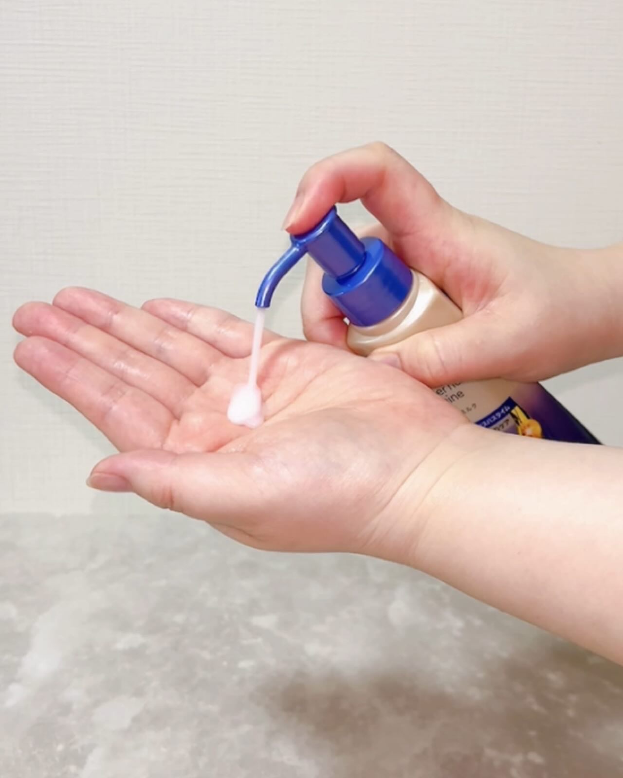 ラックス　スーパーリッチシャイン リラックスナイトケア　まとまりヘアミルク/LUX/ヘアミルクを使ったクチコミ（3枚目）