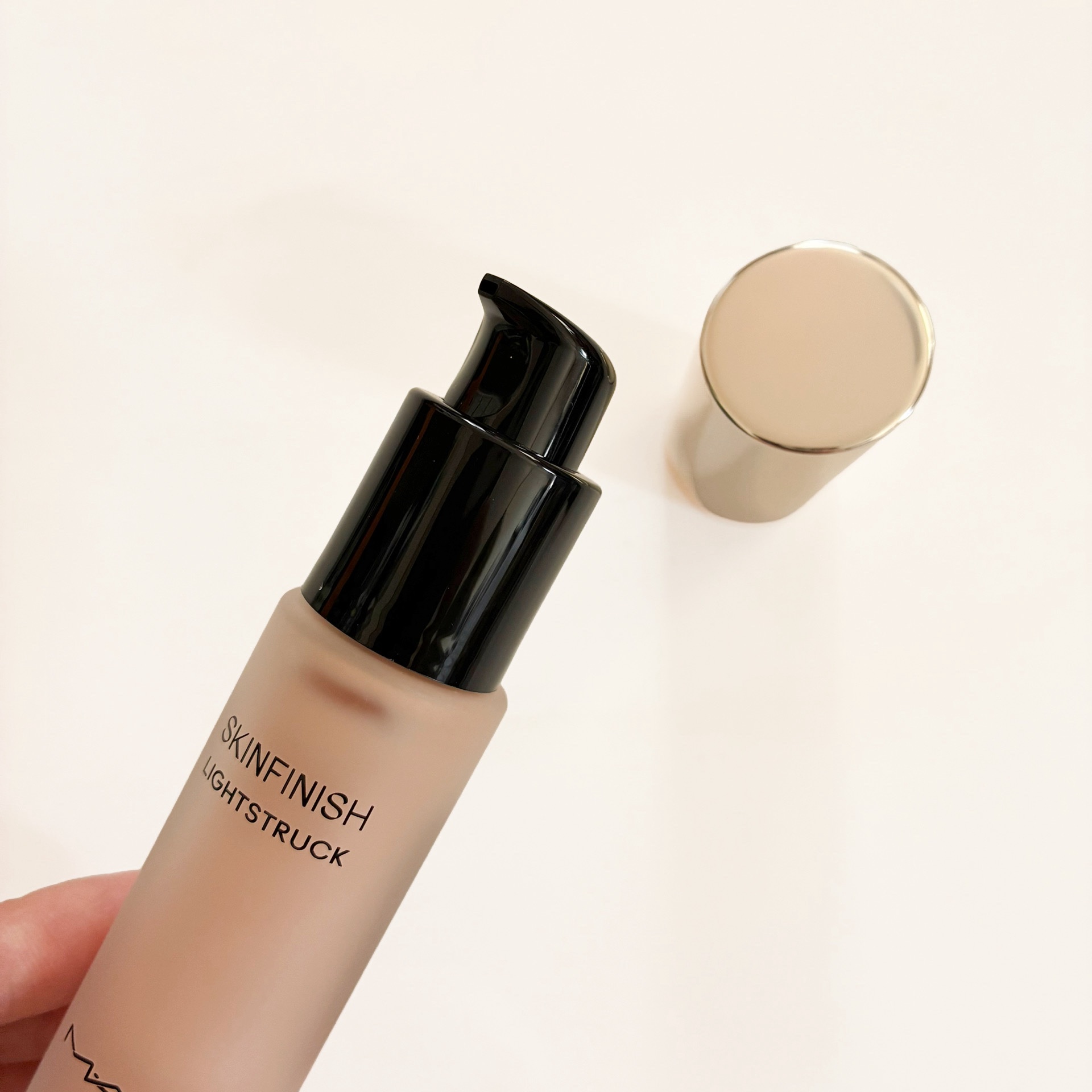 スキンフィニッシュ ライトストラック リキッド ハイライター/M・A・C/リキッドハイライトを使ったクチコミ（3枚目）