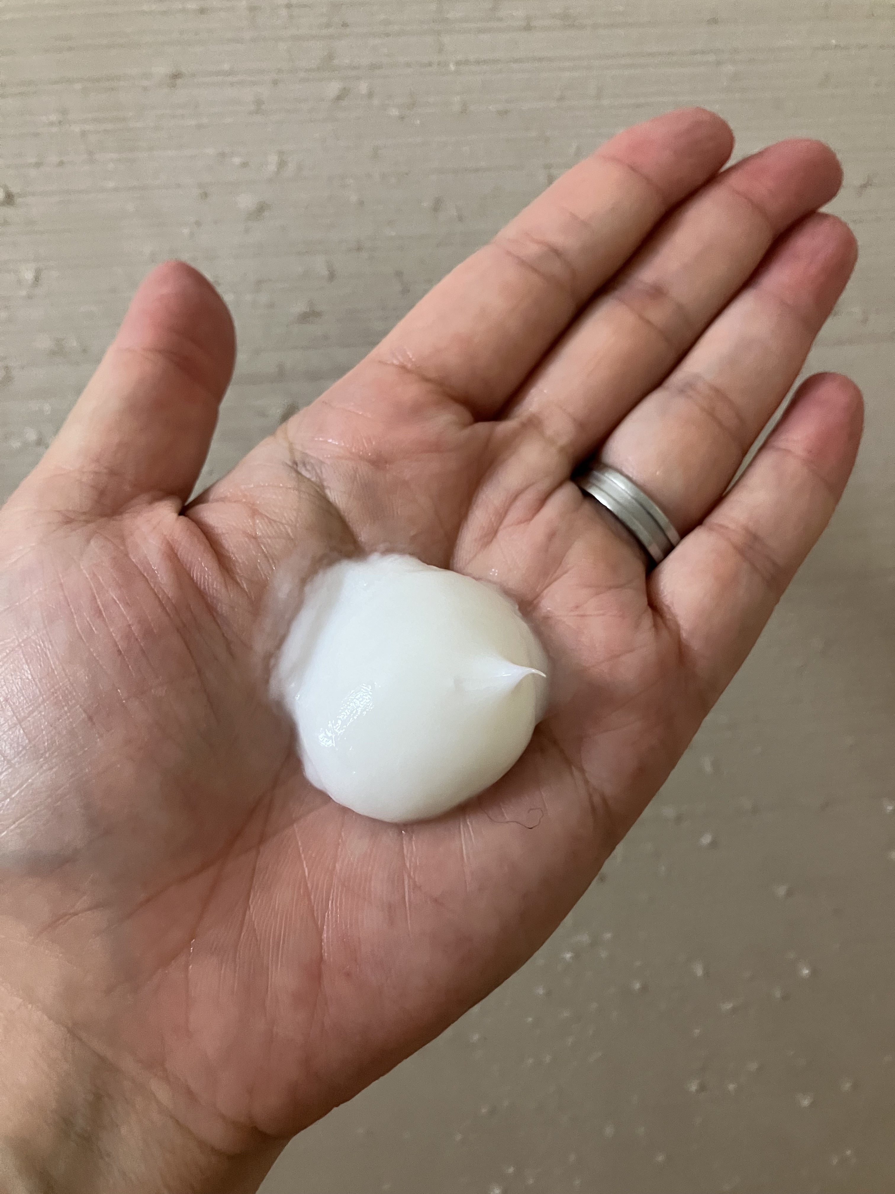 ラックス　スーパーリッチシャイン  リラックスナイトケア　まとまりチューブトリートメント/LUX/洗い流すヘアトリートメントを使ったクチコミ（3枚目）