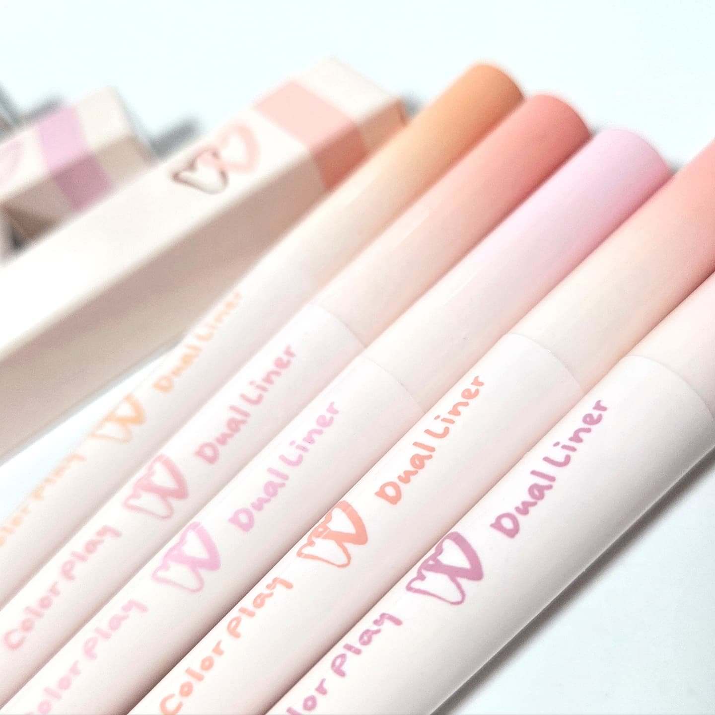 カラープレイデュアルライナー/2aN/スティックアイシャドウを使ったクチコミ（2枚目）