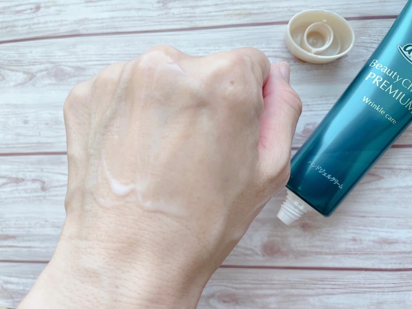 アトリックス ビューティーチャージプレミアム シワ改善 ハンドジェルクリーム 無香料/アトリックス/ハンドクリームを使ったクチコミ(4枚目)