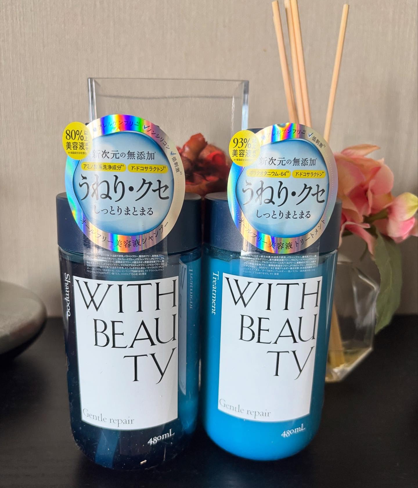 オールフリー美容液シャンプー
WITH BEAUTY 

修正後：美容液成分※を贅沢に80％以上配合！※保湿成分（水を含む)

髪の芯まで潤いを与え、毛髪内部の水分バランスを整えることで、滑らかにまとまる髪へ✨️

肌に存在する数十億の常在