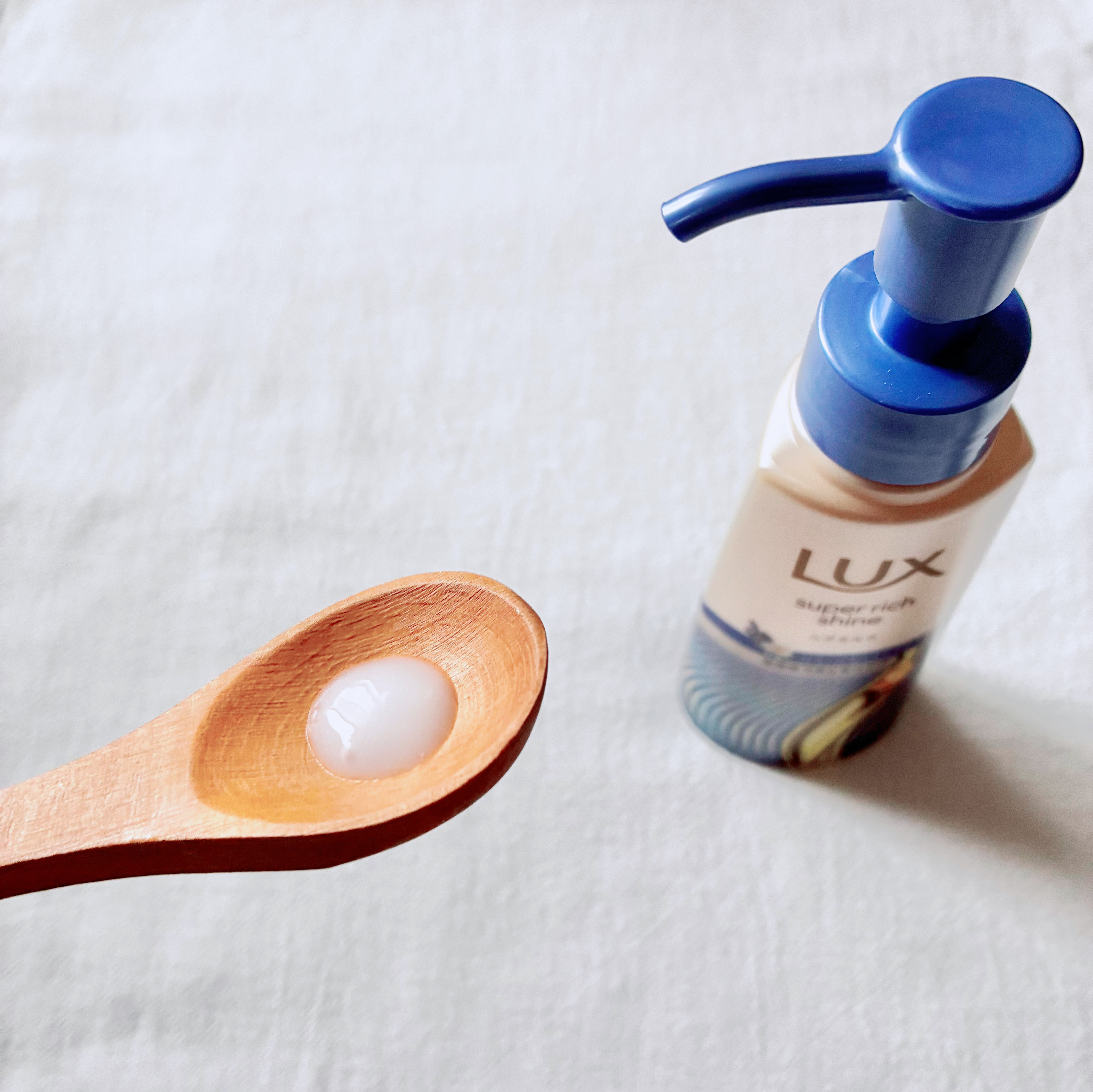 ラックス　スーパーリッチシャイン リラックスナイトケア　まとまりヘアミルク/LUX/ヘアミルクを使ったクチコミ（2枚目）