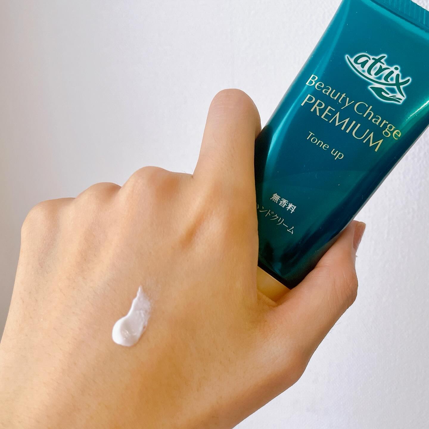 アトリックス ビューティーチャージプレミアム トーンアップ ハンドクリーム 無香料/アトリックス/ハンドクリームを使ったクチコミ（2枚目）