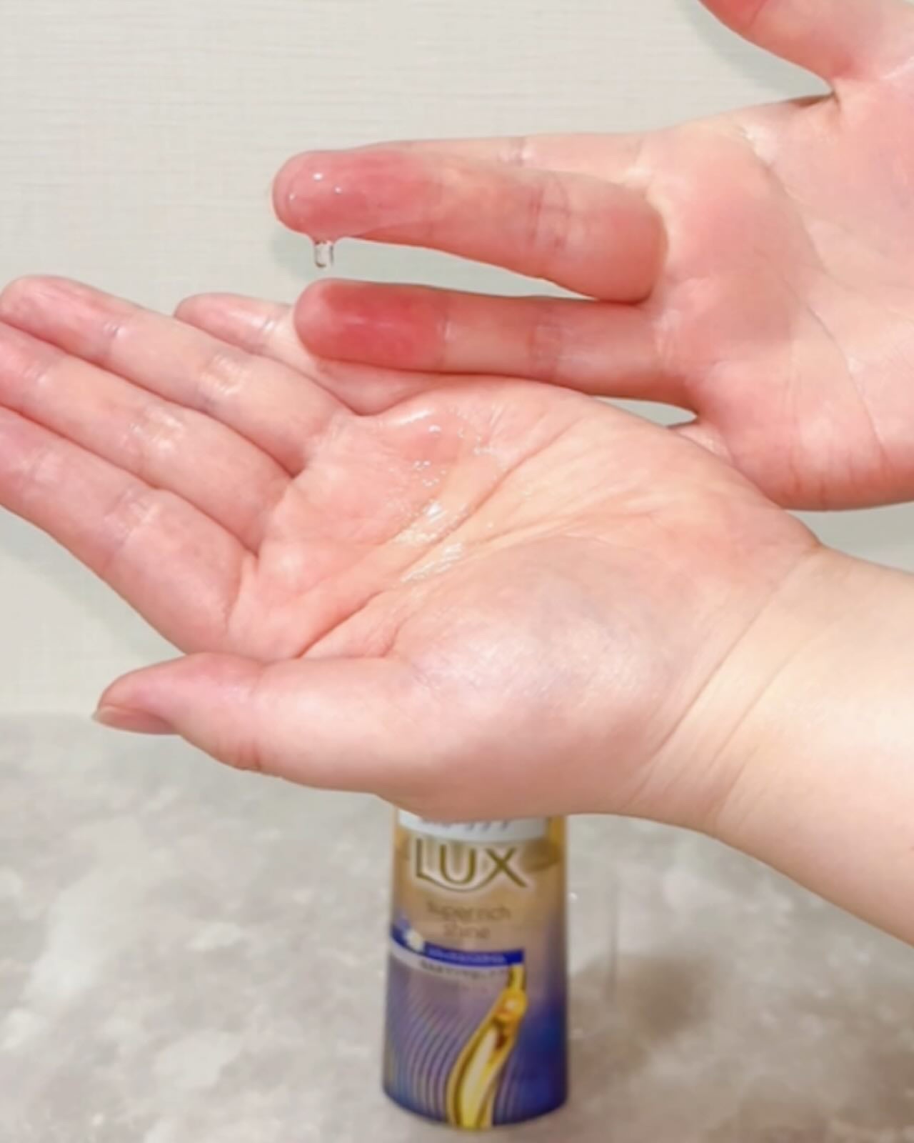 ラックス スーパーリッチシャイン リラックスナイトケア まとまりヘアオイル/LUX/ヘアオイルを使ったクチコミ(4枚目)