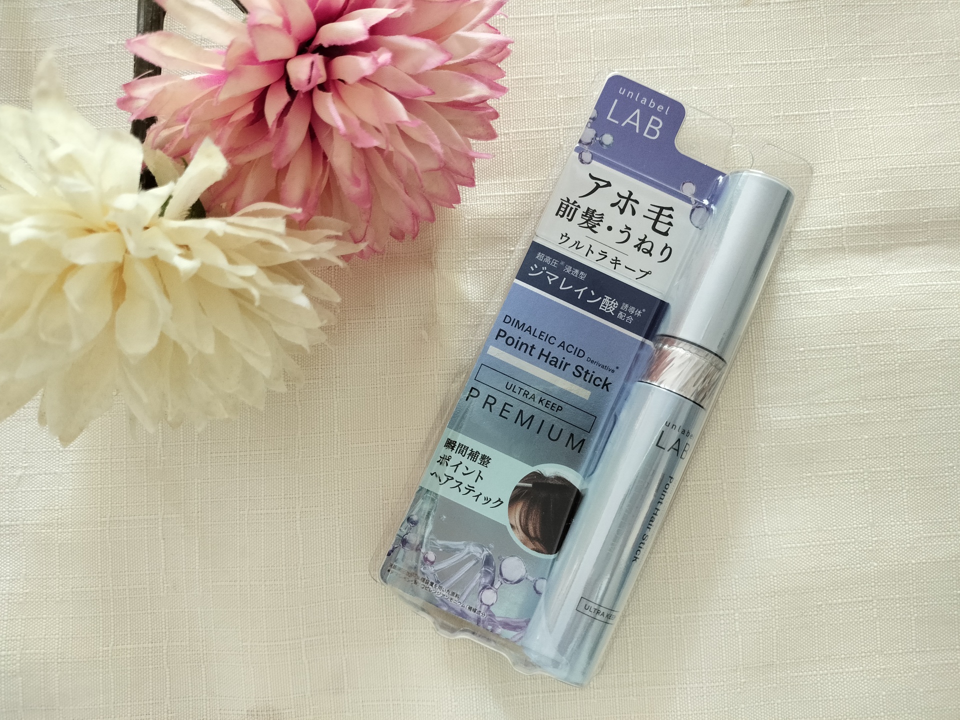 アンレーベル ラボ DA PヘアスティックをLOFTで購入しました。

こちらは、アホ毛・前髪・おくれ毛・うねり＆広がりを固めずにスタイルをキープする集中美容液発想のポイントヘアスティック。
やわらかい大きめブラシがピタッと髪にフィットし、