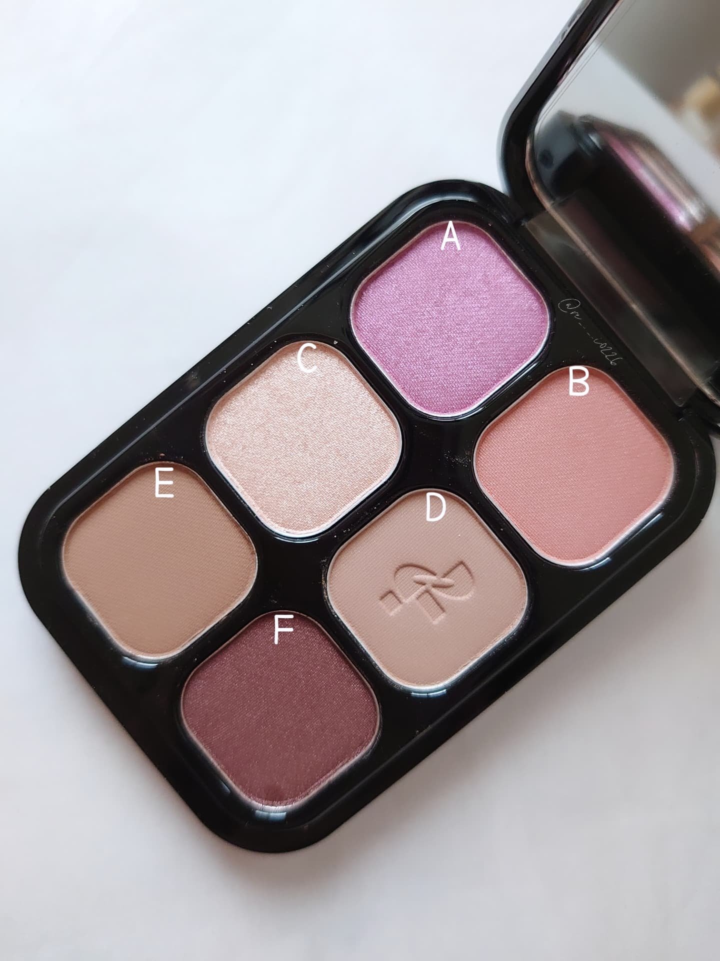 オッドバランスアイパレット/TWO SLASH FOUR/アイシャドウパレットを使ったクチコミ（3枚目）