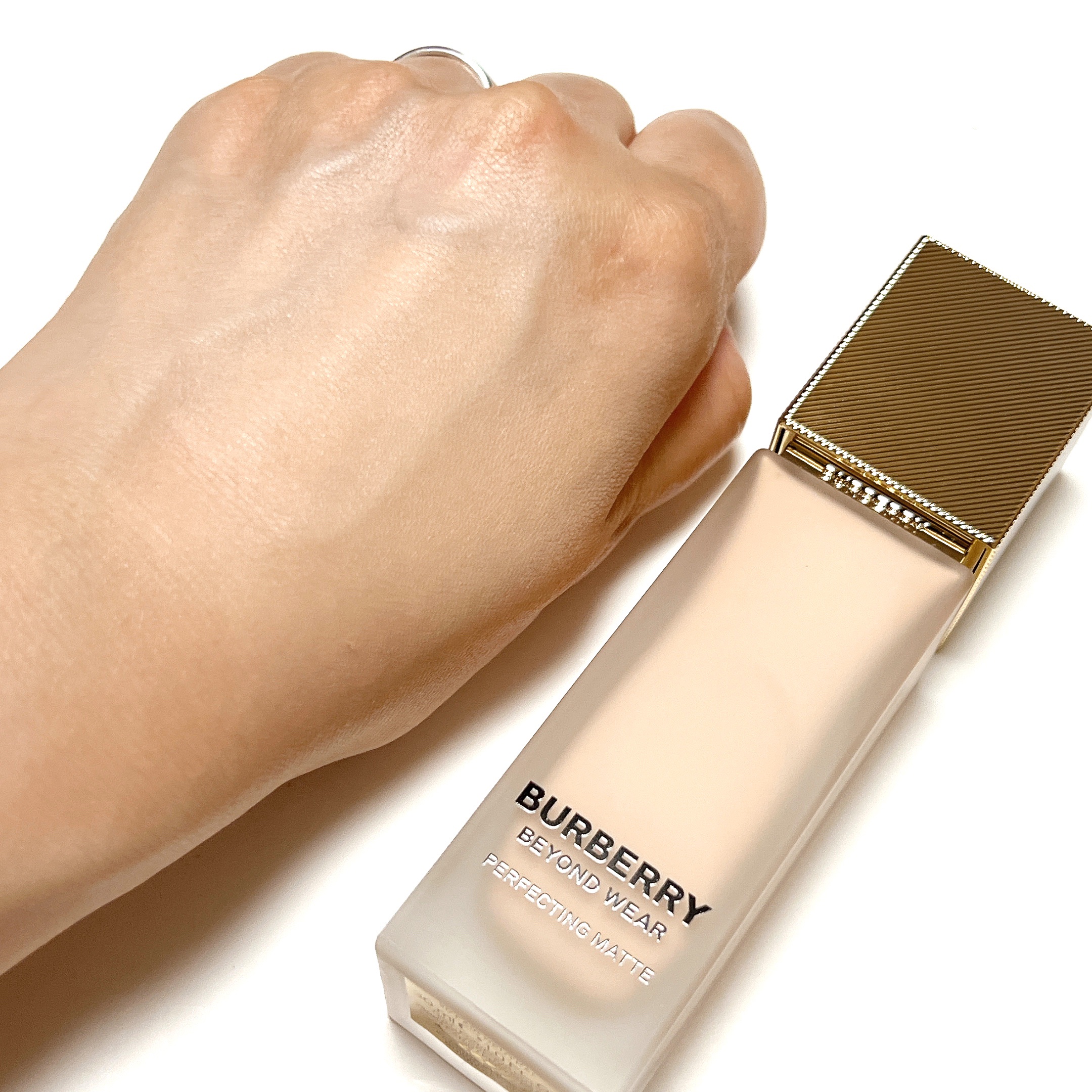 バーバリー ビヨンド ウェア パーフェクティング マット/Burberry Beauty/リキッドファンデーションを使ったクチコミ（3枚目）