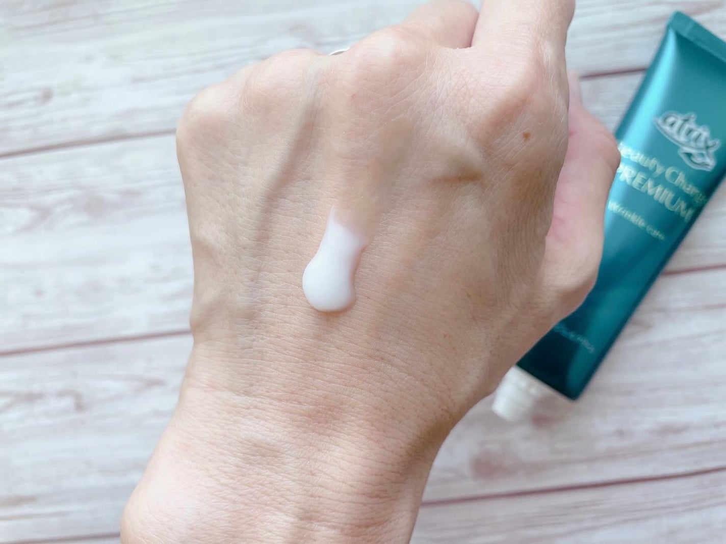 アトリックス ビューティーチャージプレミアム シワ改善 ハンドジェルクリーム 無香料/アトリックス/ハンドクリームを使ったクチコミ(3枚目)