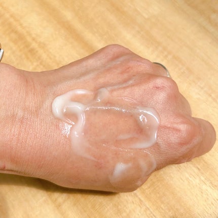 ニベア ルーセントビューティ バイタルエンリッチ ふっくら豊潤美容液ボディミルク カモミール&ローズの香り/ニベア/ボディミルクを使ったクチコミ(7枚目)