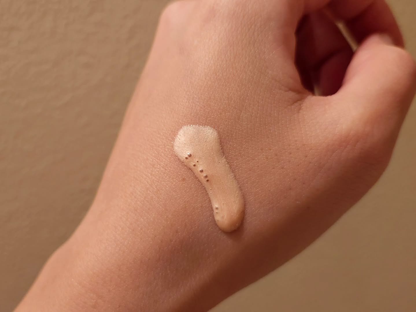 スキンフィニッシュ ライトストラック リキッド ハイライター/M・A・C/リキッドハイライトを使ったクチコミ（3枚目）