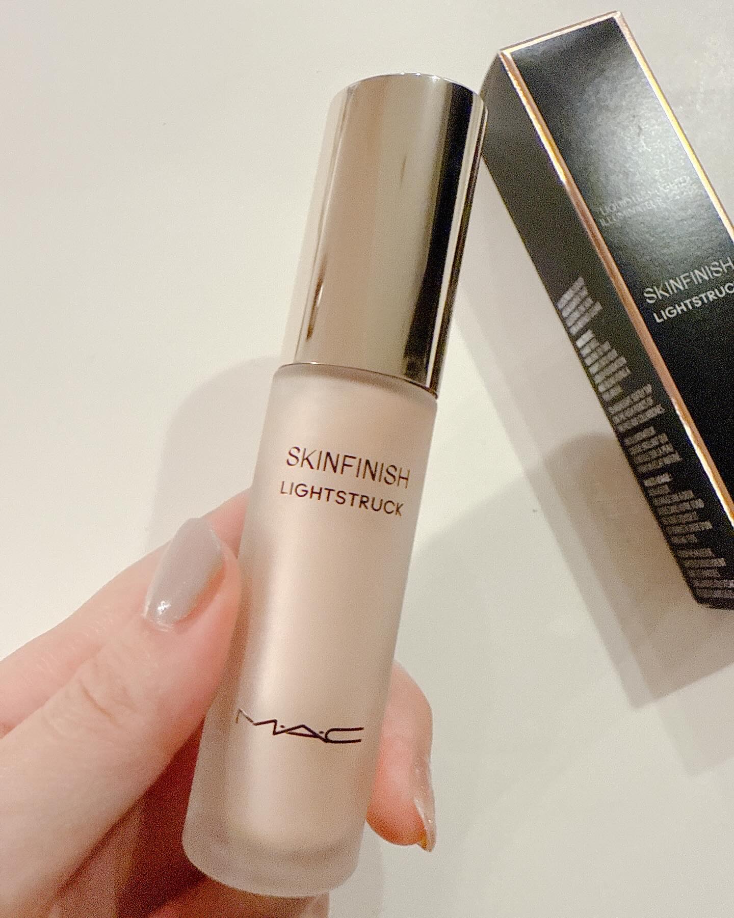 スキンフィニッシュ ライトストラック リキッド ハイライター/M・A・C/リキッドハイライトを使ったクチコミ（3枚目）