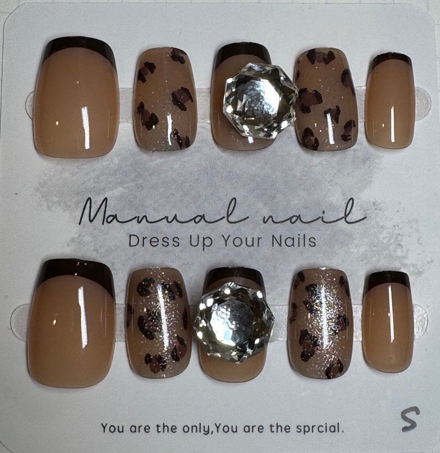 ViVi on LIPS 「簡単に付け替えできるネイルチップおしゃれなアイテム販売している..」(3枚目)