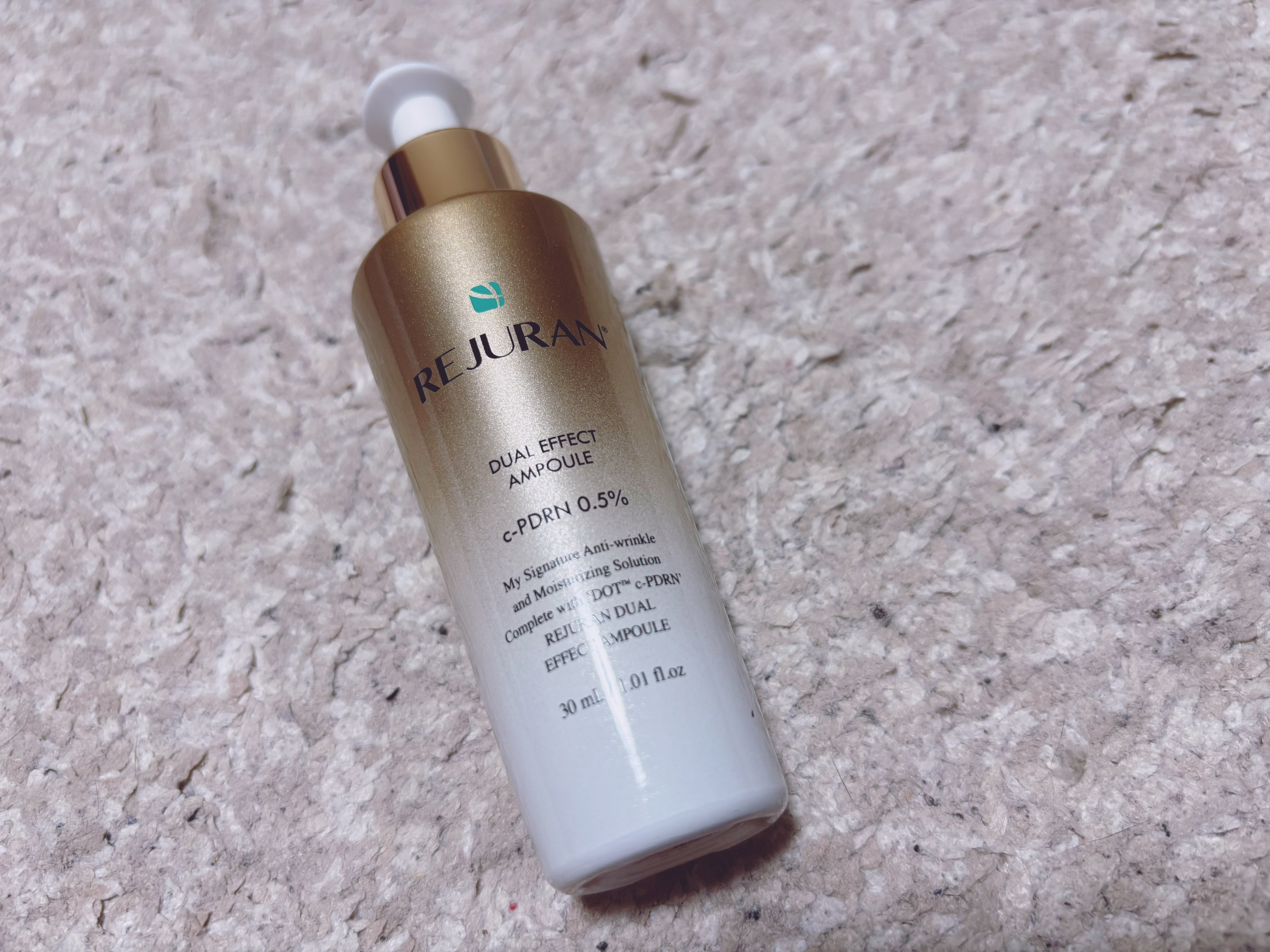 ✼••┈┈••✼••┈┈••✼••┈┈••✼••┈┈••✼

REJURAN COSMETICSのデュアル エフェクト アンプルをいただきました！

乾燥肌さんにおすすめしたい満足できる保湿感。
お肌にツヤが蘇るよう🫧

かといって、ぬる