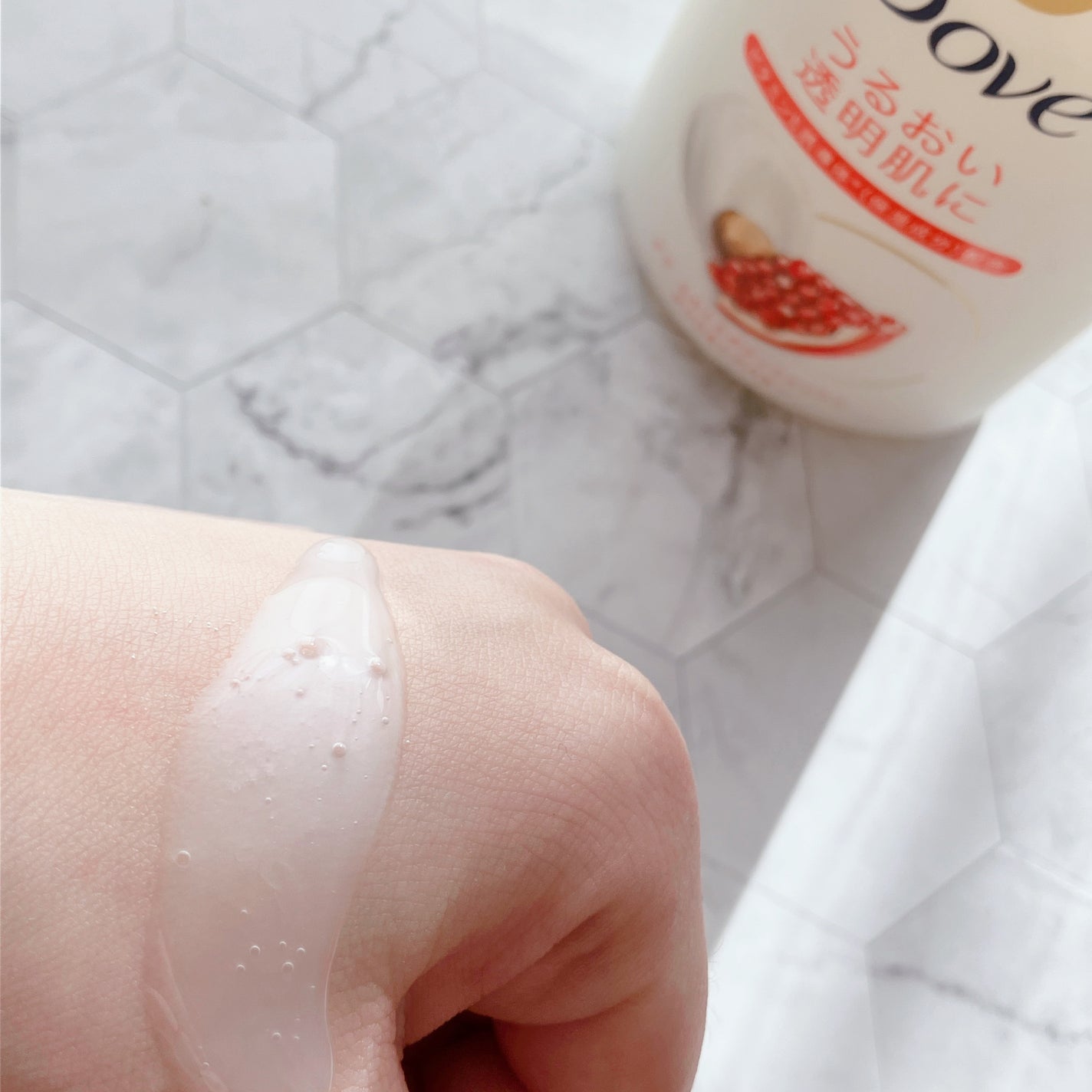 ダヴ ふわとろクリーミースクラブ ザクロ&シアバター/ダヴ/ボディスクラブを使ったクチコミ(4枚目)