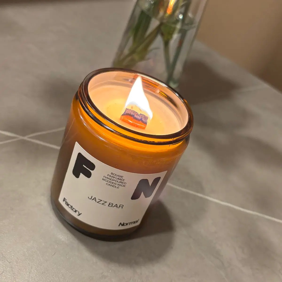 茶色い瓶 ウッド芯 キャンドル - Jazz Bar/Factory Normal/アロマキャンドルを使ったクチコミ（3枚目）