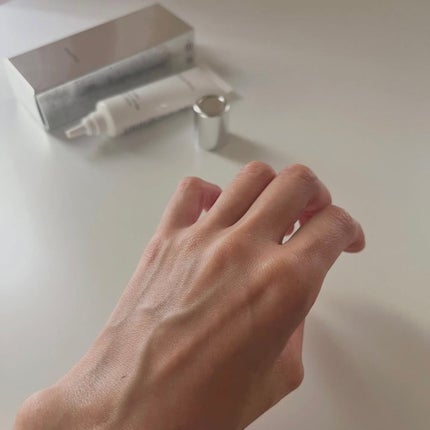 エリー on LIPS 「4役を1本でこなすハイスペックUVセラムmamu薬用リンクルセ..」(4枚目)