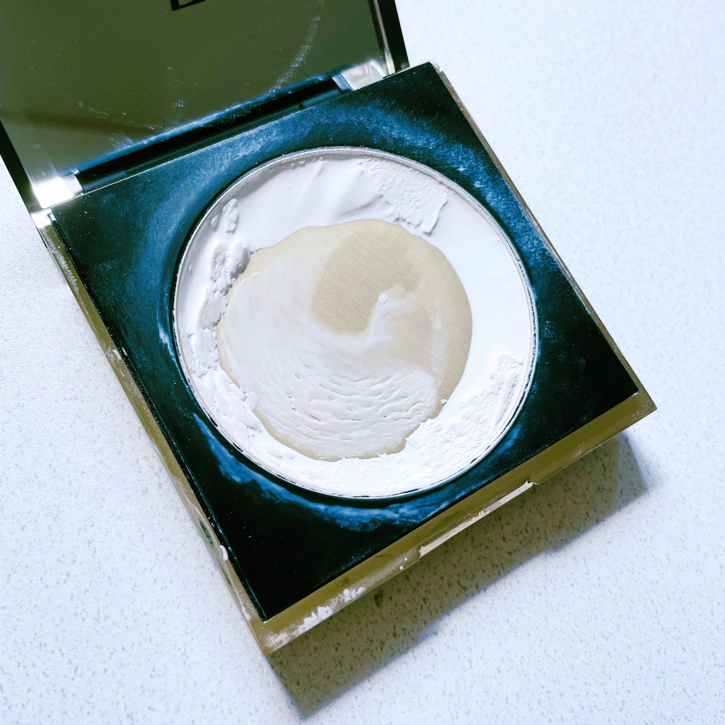 アンクル ド ポー オール アワーズ セッティングパウダー/YVES SAINT LAURENT BEAUTE/プレストパウダーを使ったクチコミ(2枚目)