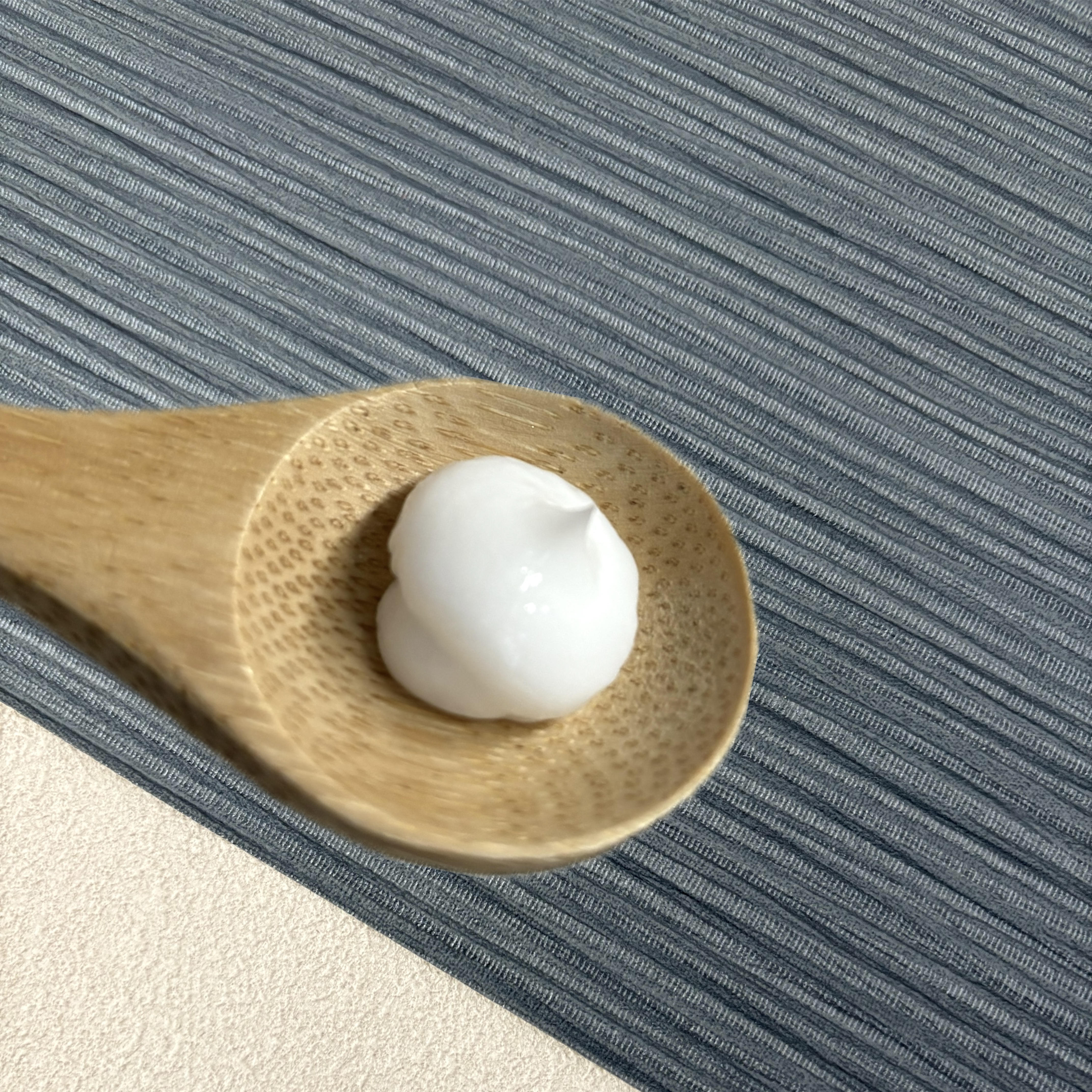 ラックス　スーパーリッチシャイン  リラックスナイトケア　まとまりチューブトリートメント/LUX/洗い流すヘアトリートメントを使ったクチコミ（3枚目）