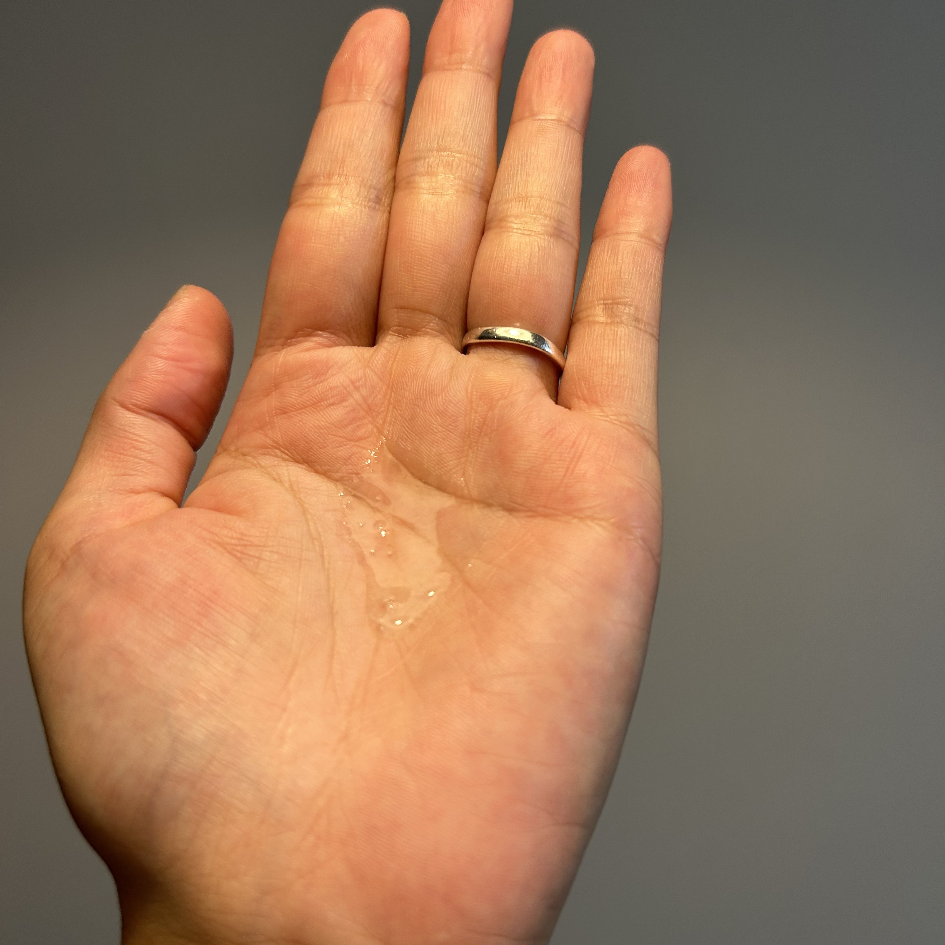 ラックス　スーパーリッチシャイン リラックスナイトケア　まとまりヘアオイル/LUX/ヘアオイルを使ったクチコミ（3枚目）