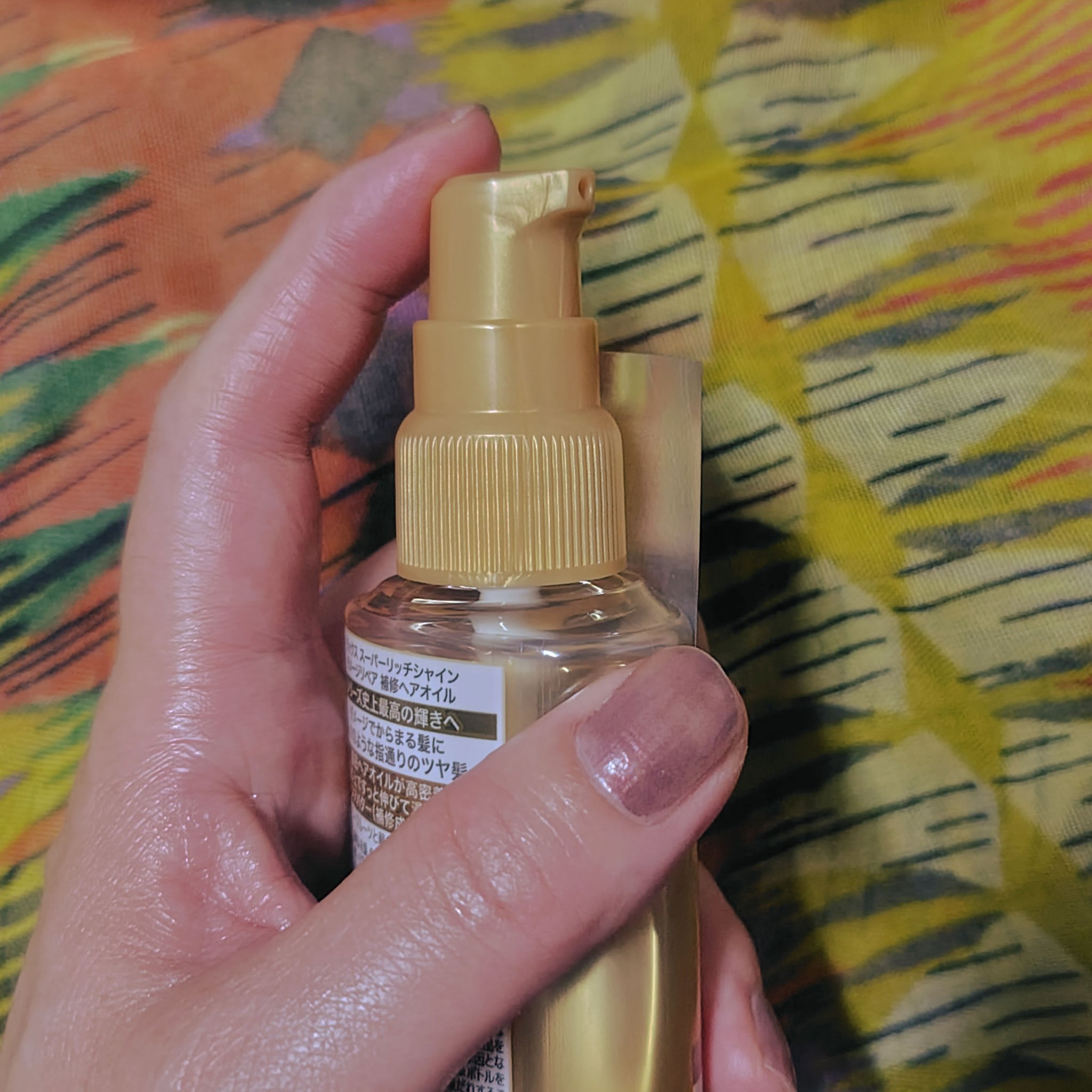 LUX ラックススーパーリッチシャインダメージリペア補修ヘアオイルのクチコミ「#PR
#ラックス
#LIPSプレゼント

毛先までつるん✨️

LUXさまから、スーパーリッ.....」（3枚目）