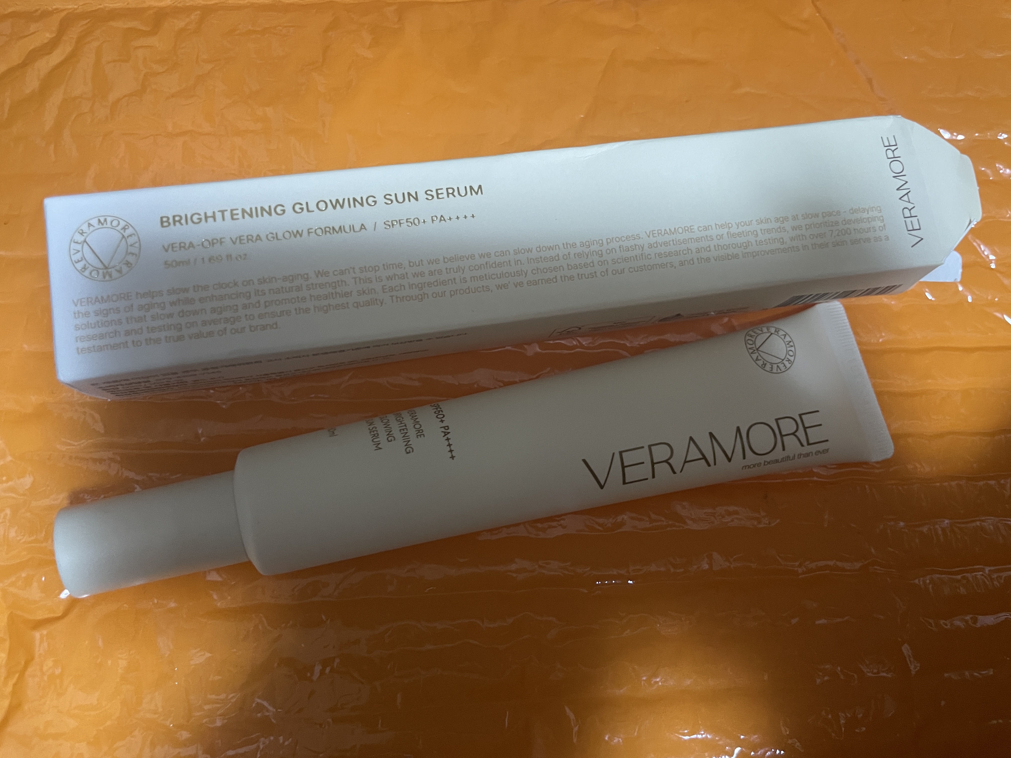 VERAMORE BRIGHTENING GLOWING SUN SERUM/VERAMORE/日焼け止めローションを使ったクチコミ（1枚目）