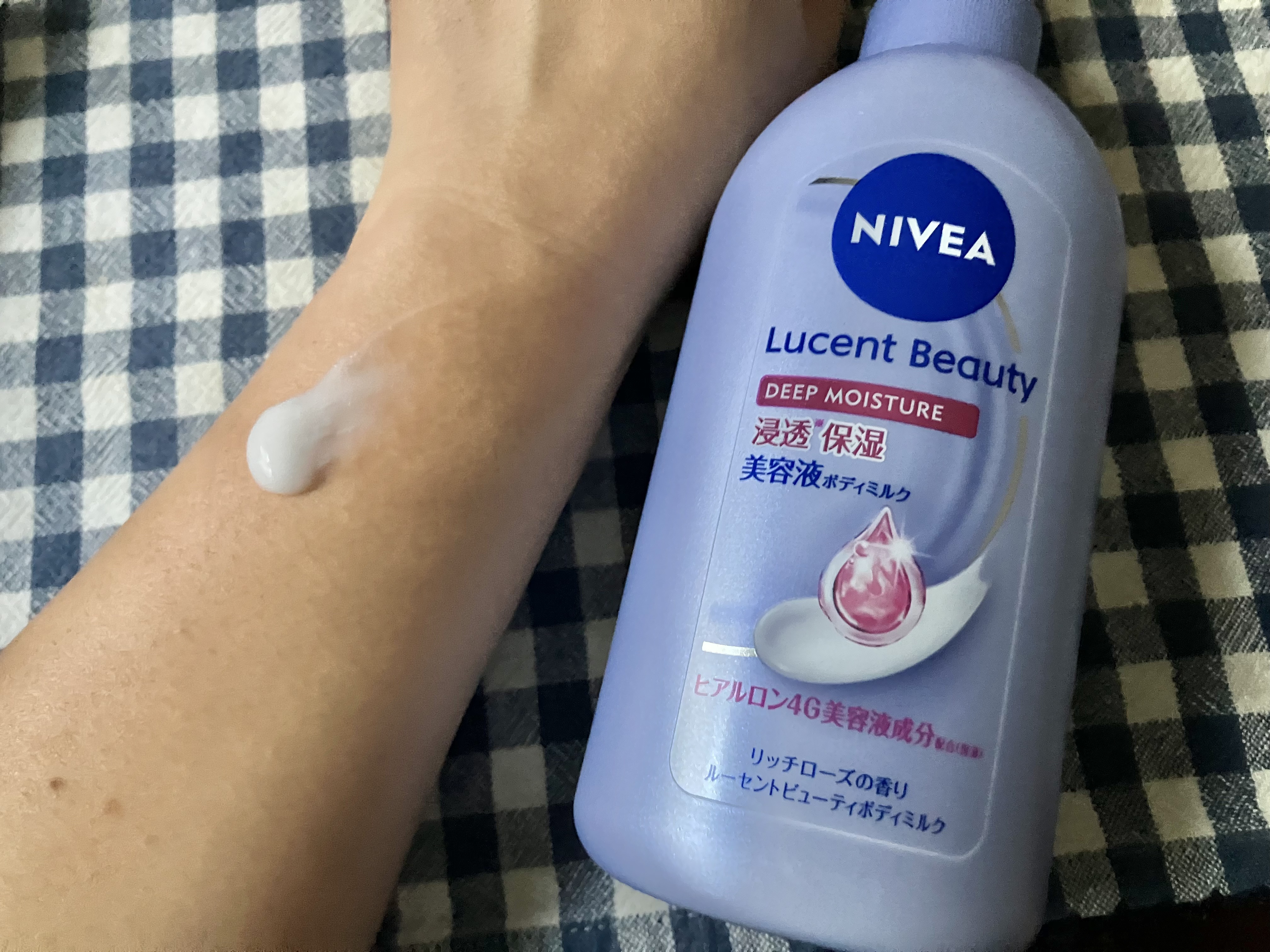 ニベア ルーセントビューティ ディープモイスチャー 浸透保湿美容液ボディミルク リッチローズの香り/ニベア/ボディミルクを使ったクチコミ（3枚目）