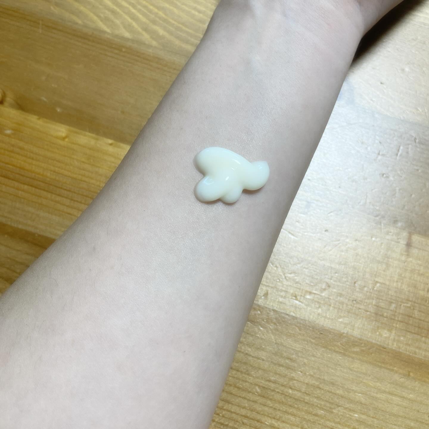 ニベア ルーセントビューティ バイタルエンリッチ ふっくら豊潤美容液ボディミルク カモミール&ローズの香り/ニベア/ボディミルクを使ったクチコミ（3枚目）