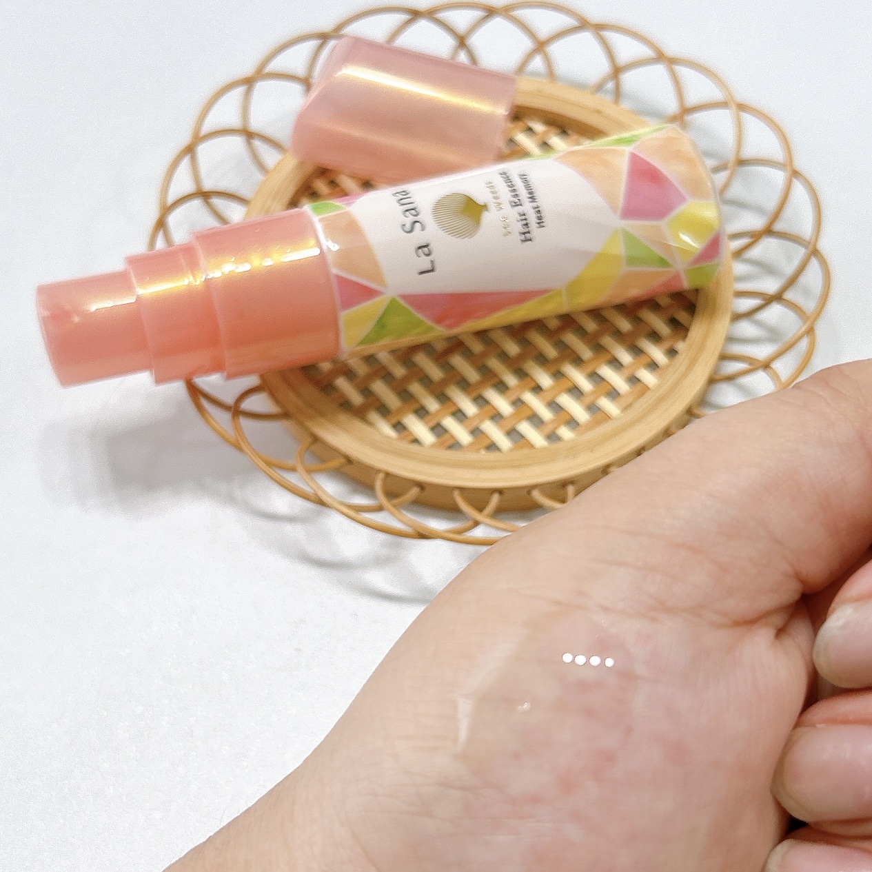 ラサーナ ラサーナ 海藻 ヘア エッセンス ヒートメモリー ピンクグレープフルーツの香りのクチコミ「🧡
⁡
さわやかな“ピンクグレープフルーツの香り”を纏って、残暑を乗り切る！！
⁡
La Sa.....」（2枚目）