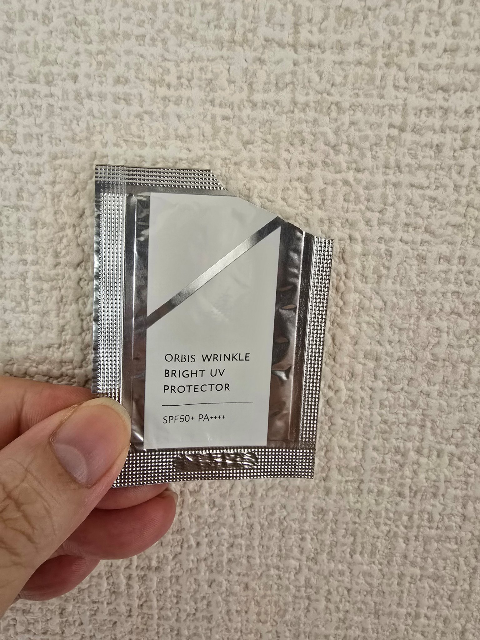 サンプル消化しましたm(_ _)m

何回も使っております😇

こちらの日焼け止めはツヤが出るタイプです🍀
ツヤ系好きな方に激推しします♥️
匂いもないしいいですよ❤
私はアリー使った後にこちらのオルビス使い始めていい感じです☺️
匂い