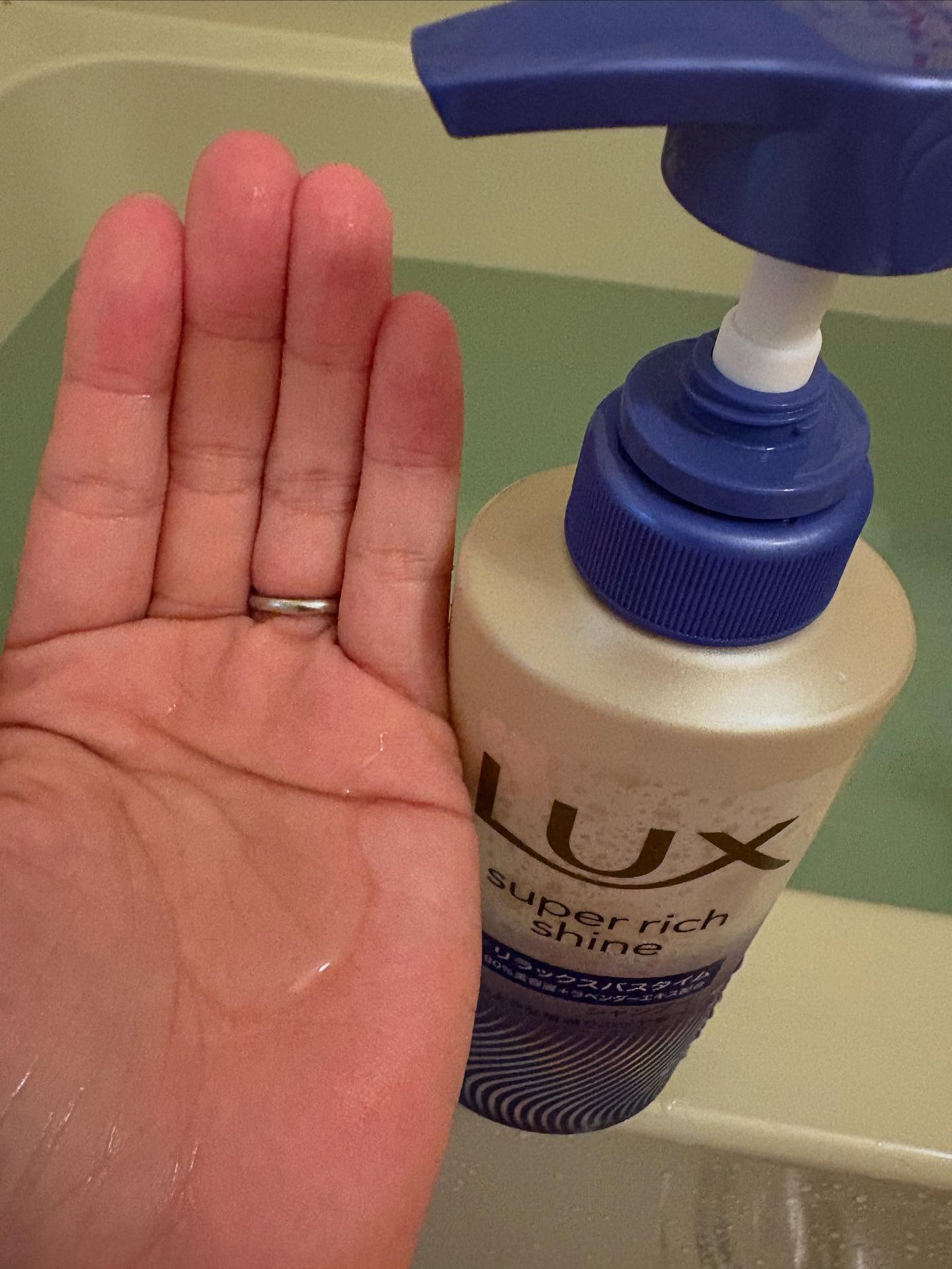 ラックス　スーパーリッチシャイン リラックスナイトケア シャンプー／コンディショナー/LUX/市販シャンプーを使ったクチコミ（2枚目）