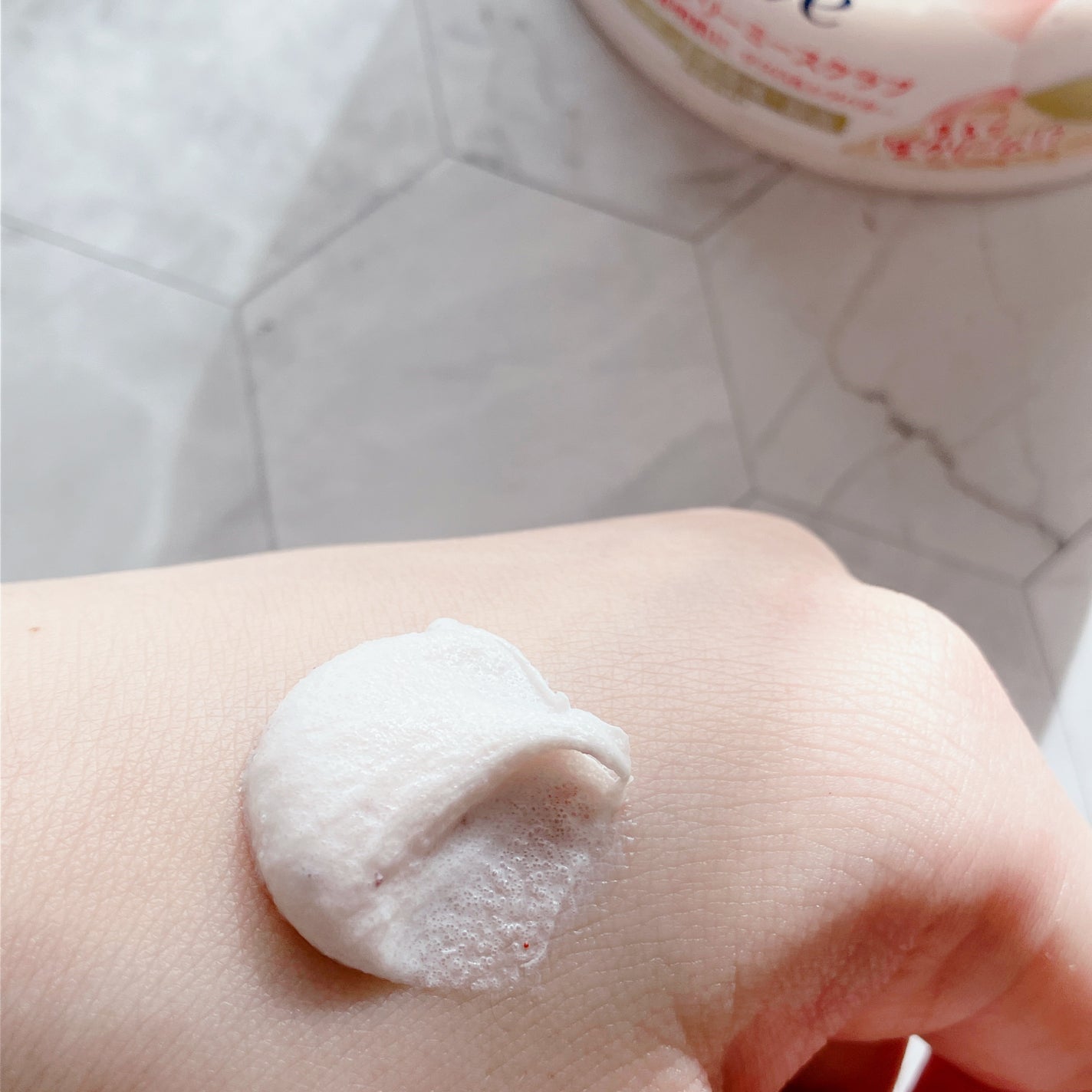 ダヴ ふわとろクリーミースクラブ ザクロ&シアバター/ダヴ/ボディスクラブを使ったクチコミ(3枚目)