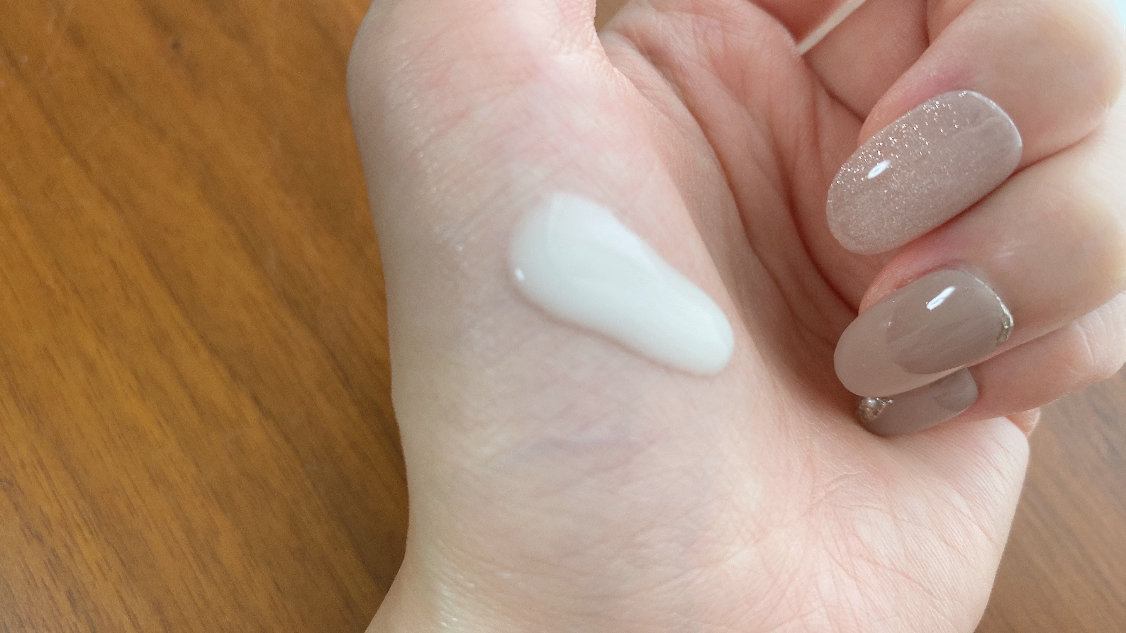 SK-II ジェノプティクス オーラ エッセンスのクチコミ「SK-2の薬用美白美容液✨

ホワイトなんだけどオーロラみたいな超微細のキラキラが閉じ込められ.....」（3枚目）