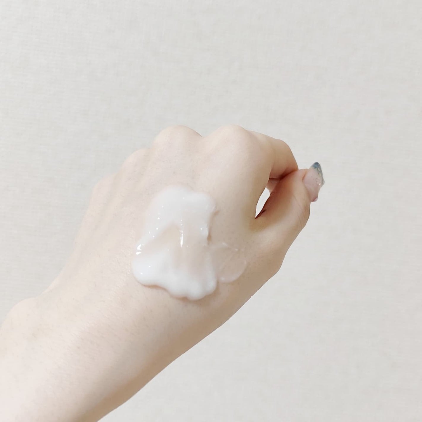 ニベア ルーセントビューティ ディープモイスチャー 浸透保湿美容液ボディミルク リッチローズの香り/ニベア/ボディミルクを使ったクチコミ(6枚目)