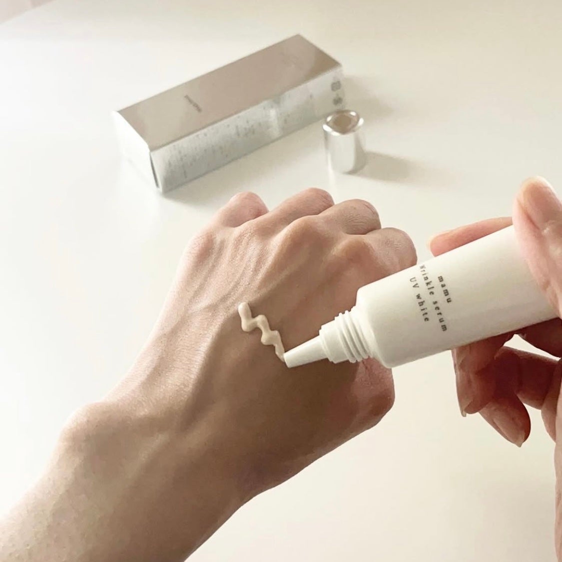 エリー on LIPS 「4役を1本でこなすハイスペックUVセラムmamu薬用リンクルセ..」(3枚目)