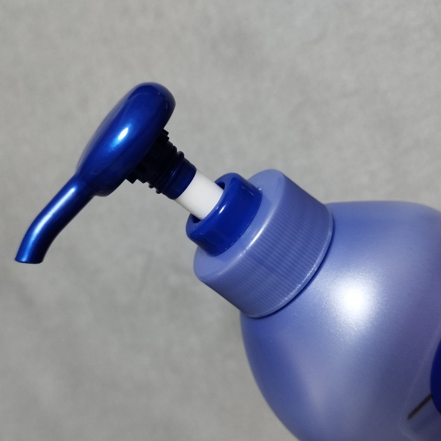 ニベア ルーセントビューティ バイタルエンリッチ ふっくら豊潤美容液ボディミルク カモミール&ローズの香り/ニベア/ボディミルクを使ったクチコミ(2枚目)