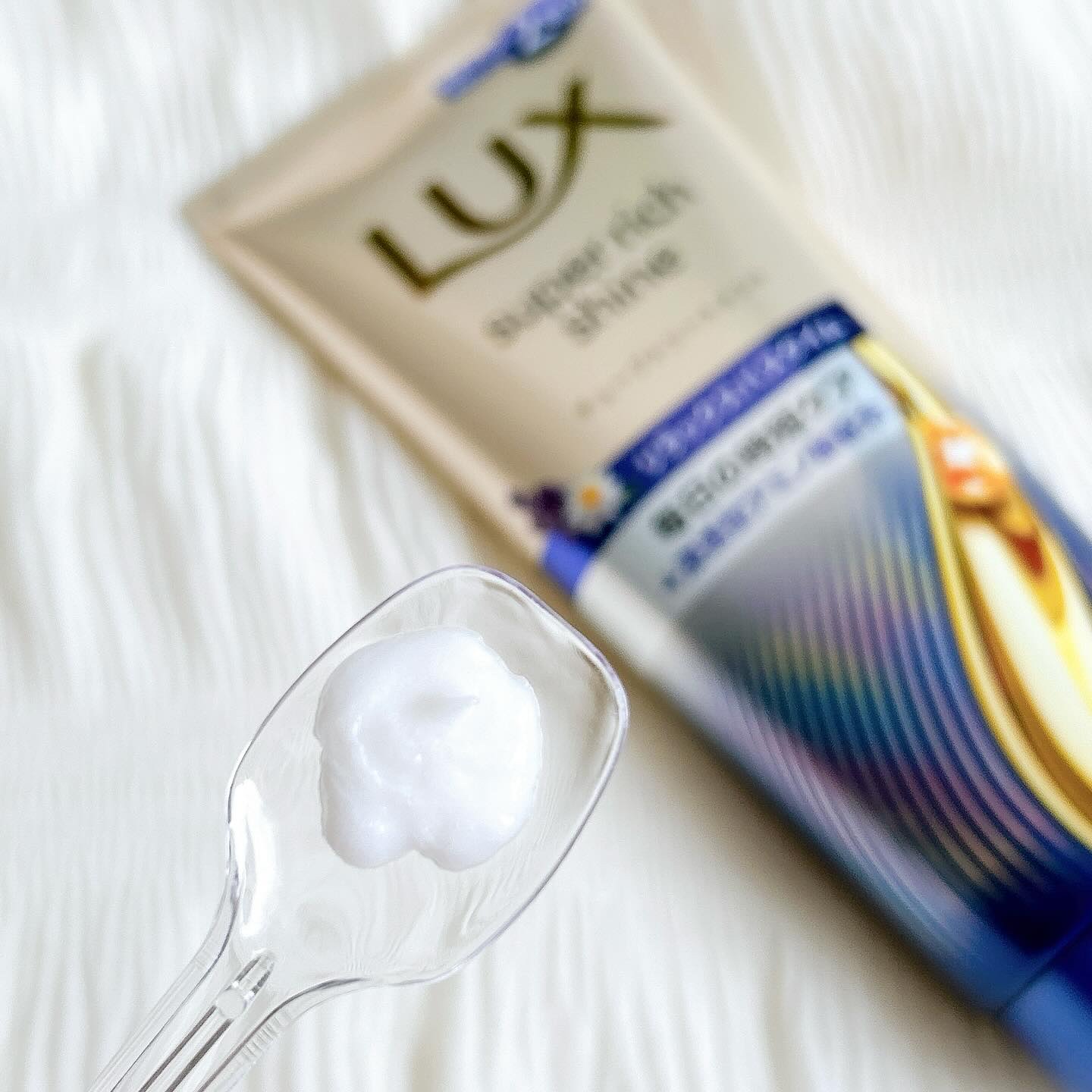 LUX ラックス　スーパーリッチシャイン  リラックスナイトケア　まとまりチューブトリートメントのクチコミ「ラックス　
スーパーリッチシャイン　リラックスナイトケア　
まとまりチューブトリートメント

.....」（3枚目）