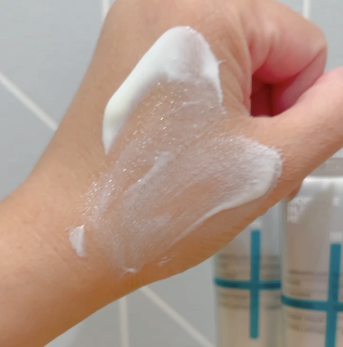 マデカッソシドモイスチャーサンセラムブレミッシュリペア/MEDIHEAL/日焼け止めクリームを使ったクチコミ（2枚目）