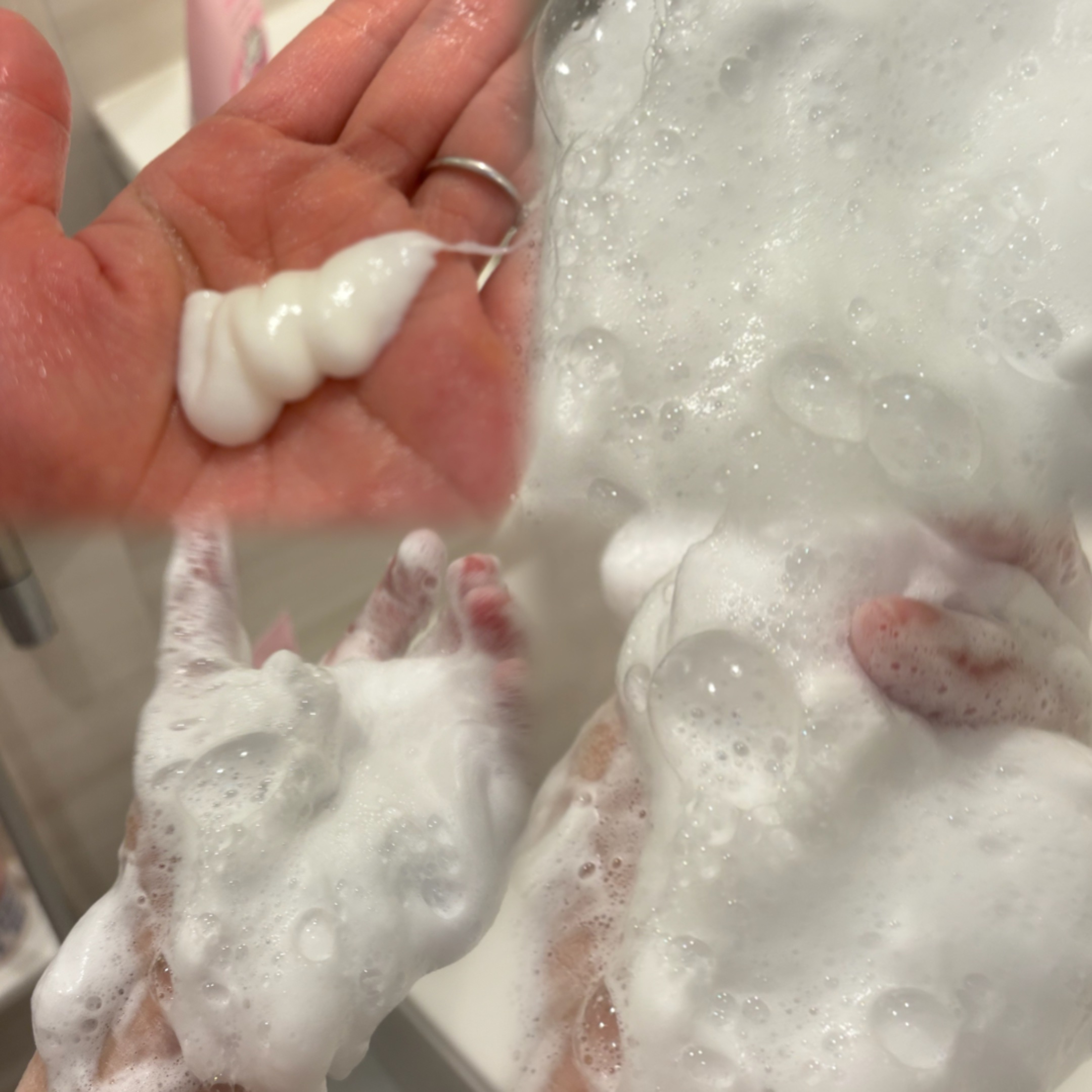 ダヴ ふわとろクリーミースクラブ ザクロ＆シアバター/ダヴ/ボディスクラブを使ったクチコミ（2枚目）