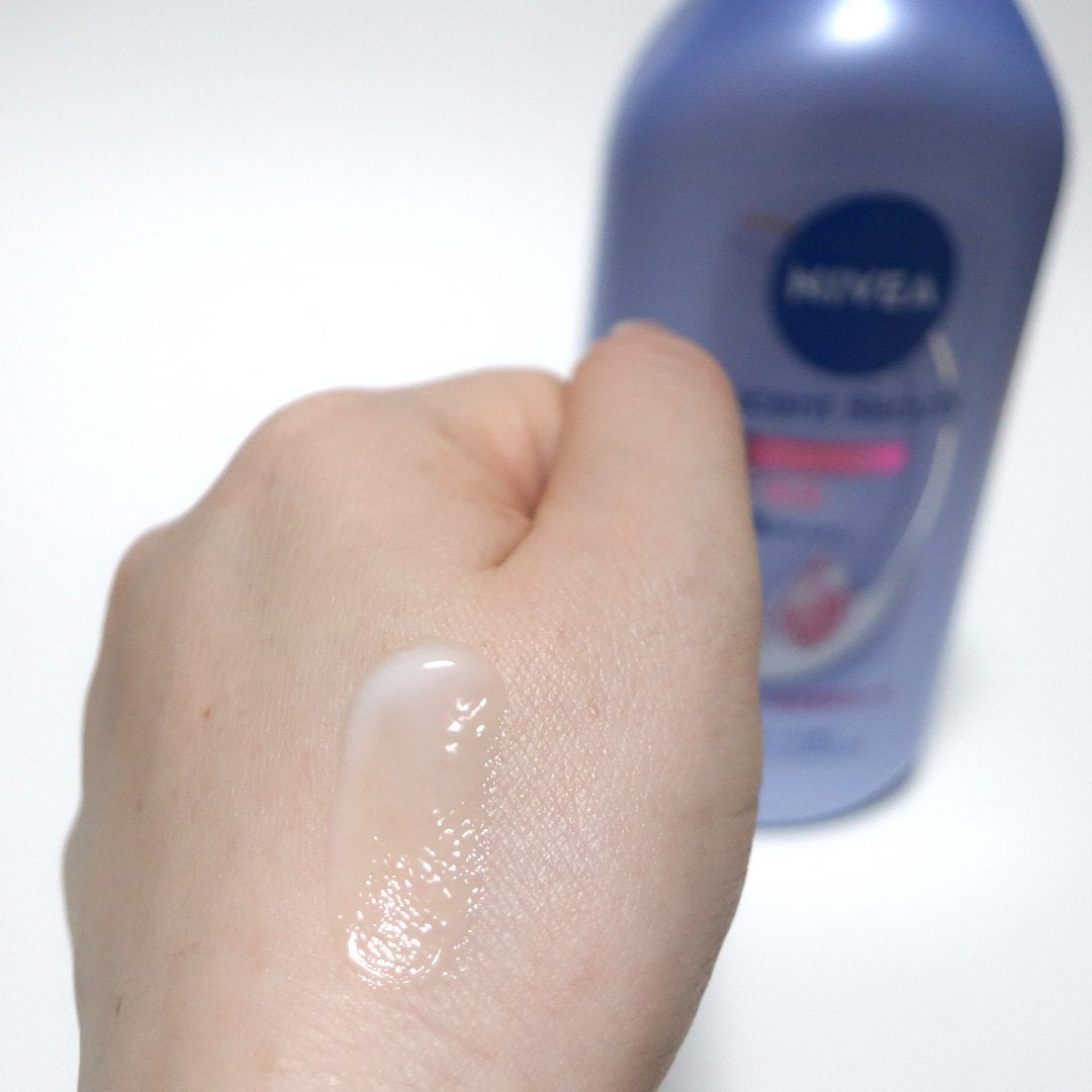 ニベア ルーセントビューティ ディープモイスチャー 浸透保湿美容液ボディミルク リッチローズの香り/ニベア/ボディミルクを使ったクチコミ(2枚目)