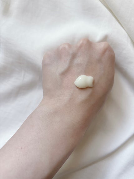 ニベア ルーセントビューティ バイタルエンリッチ ふっくら豊潤美容液ボディミルク カモミール&ローズの香り/ニベア/ボディミルクを使ったクチコミ(2枚目)