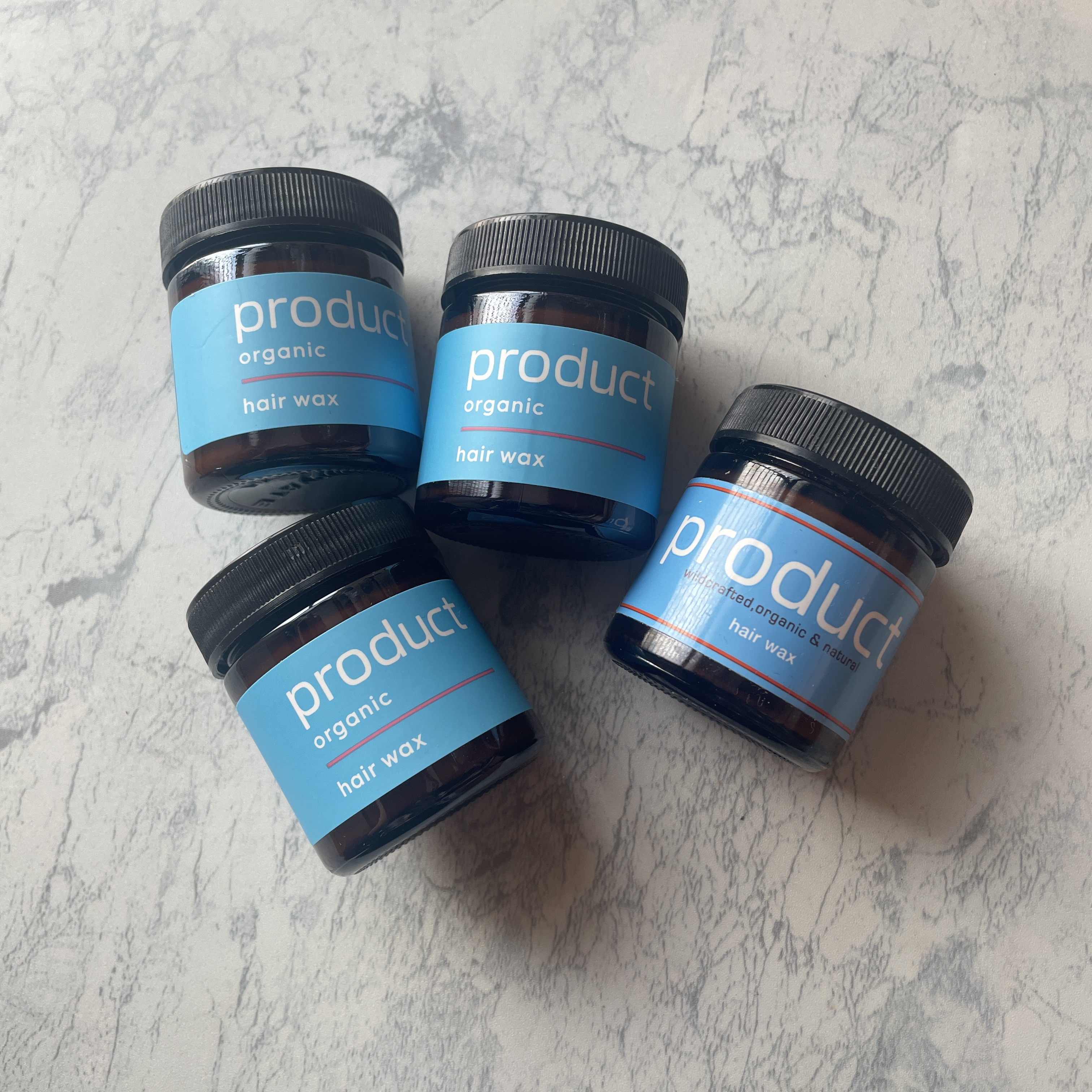 #リピートコスメ

ザ・プロダクトヘアワックス。

マルチバームなので、髪にも指先にも使えます。

100均のミニミニケースに入れて、普段から持ち歩いています。

強風に吹かれて髪型が乱れた時にも、
出先のお手洗いの手洗い洗剤が、何か乾燥す