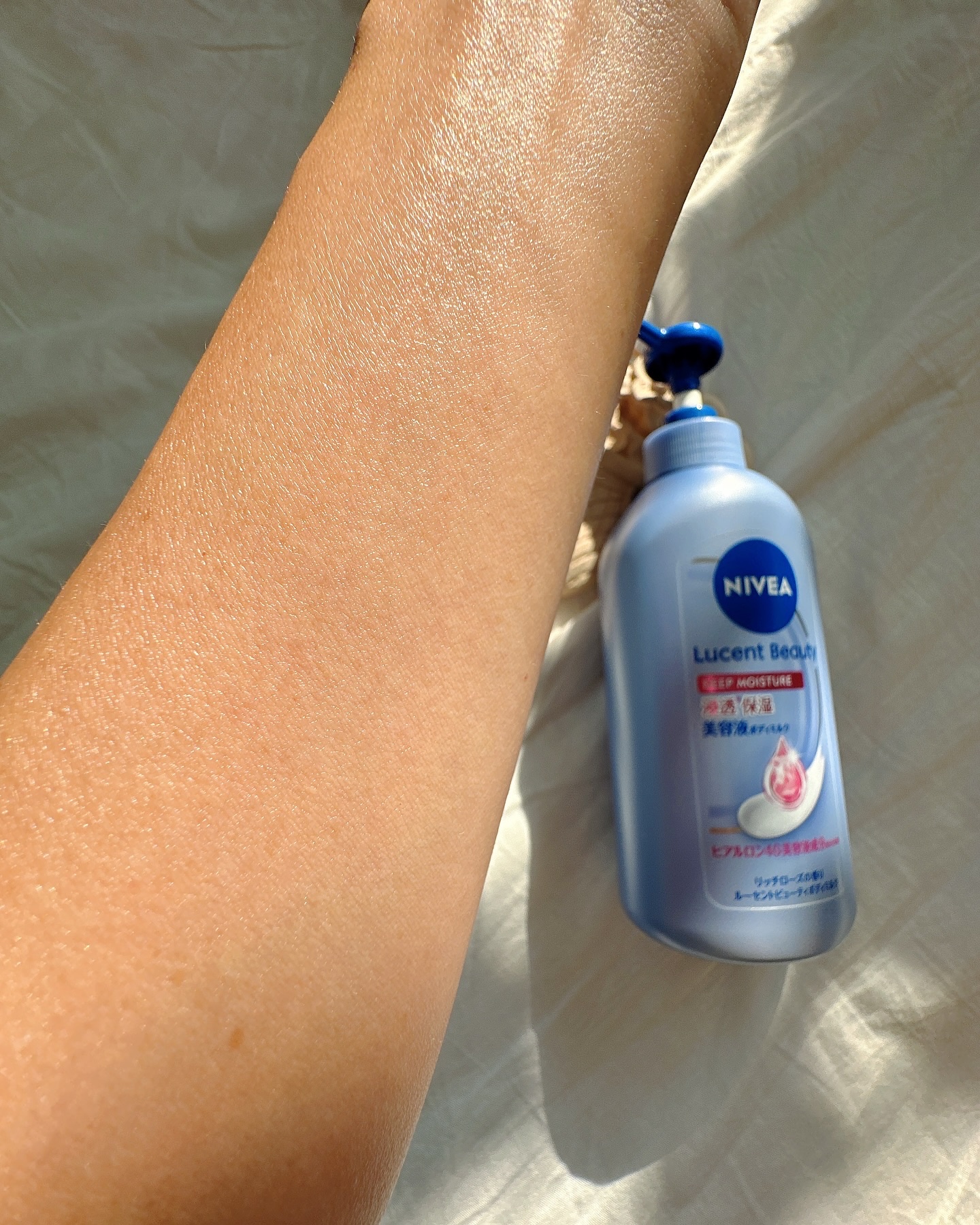 ニベア ルーセントビューティ ディープモイスチャー 浸透保湿美容液ボディミルク リッチローズの香り/ニベア/ボディミルクを使ったクチコミ（3枚目）