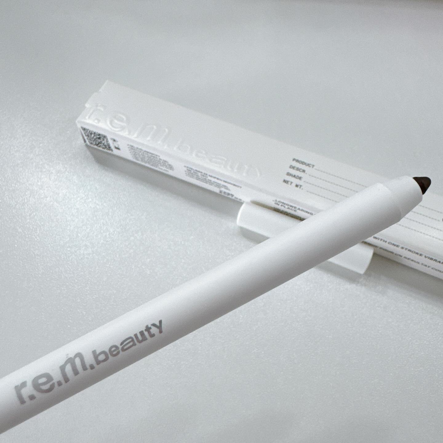 AT THE BORDERLINE GEL PENCIL EYELINER/r.e.m.beauty/ペンシルアイライナーを使ったクチコミ（3枚目）