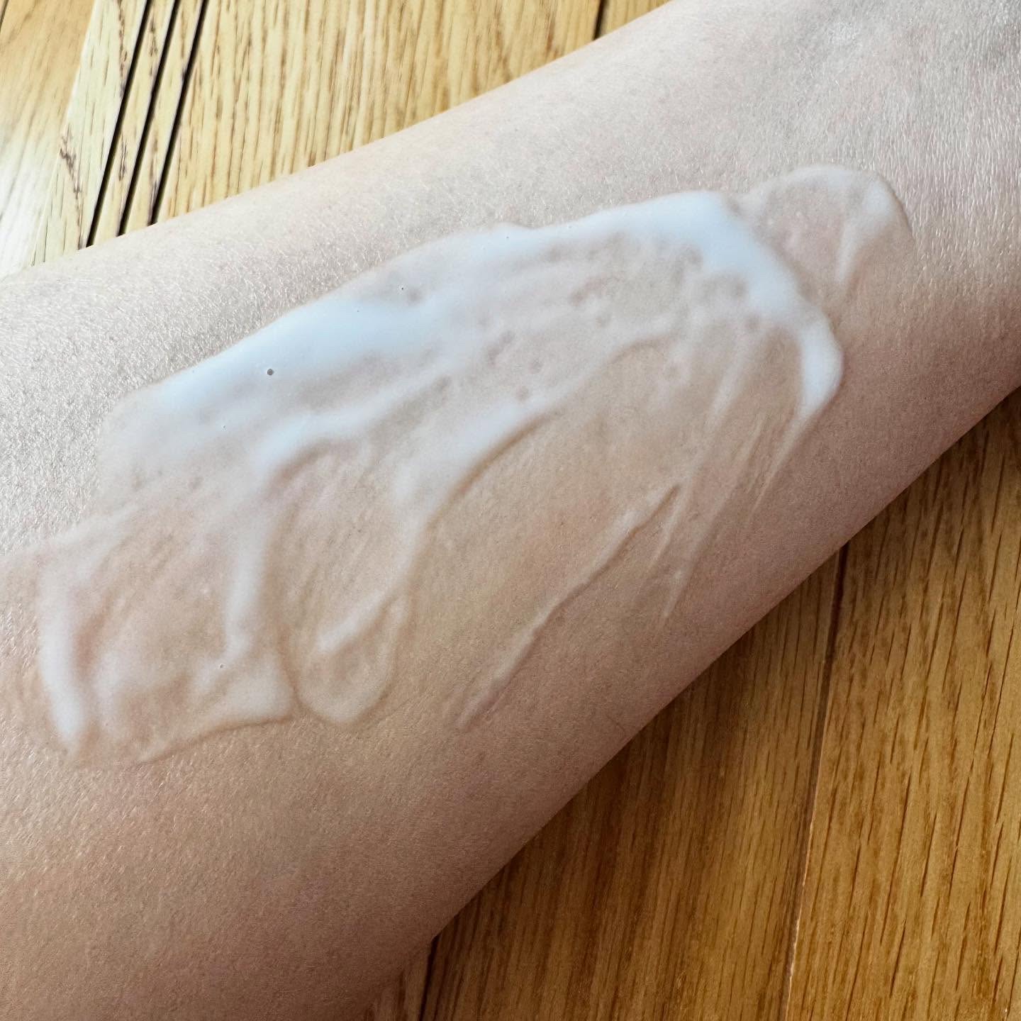 【医薬部外品】ニベア ルーセントビューティ シルクブライトニング ブライトニング美容液ボディミルク/ニベア/ボディミルクを使ったクチコミ（3枚目）