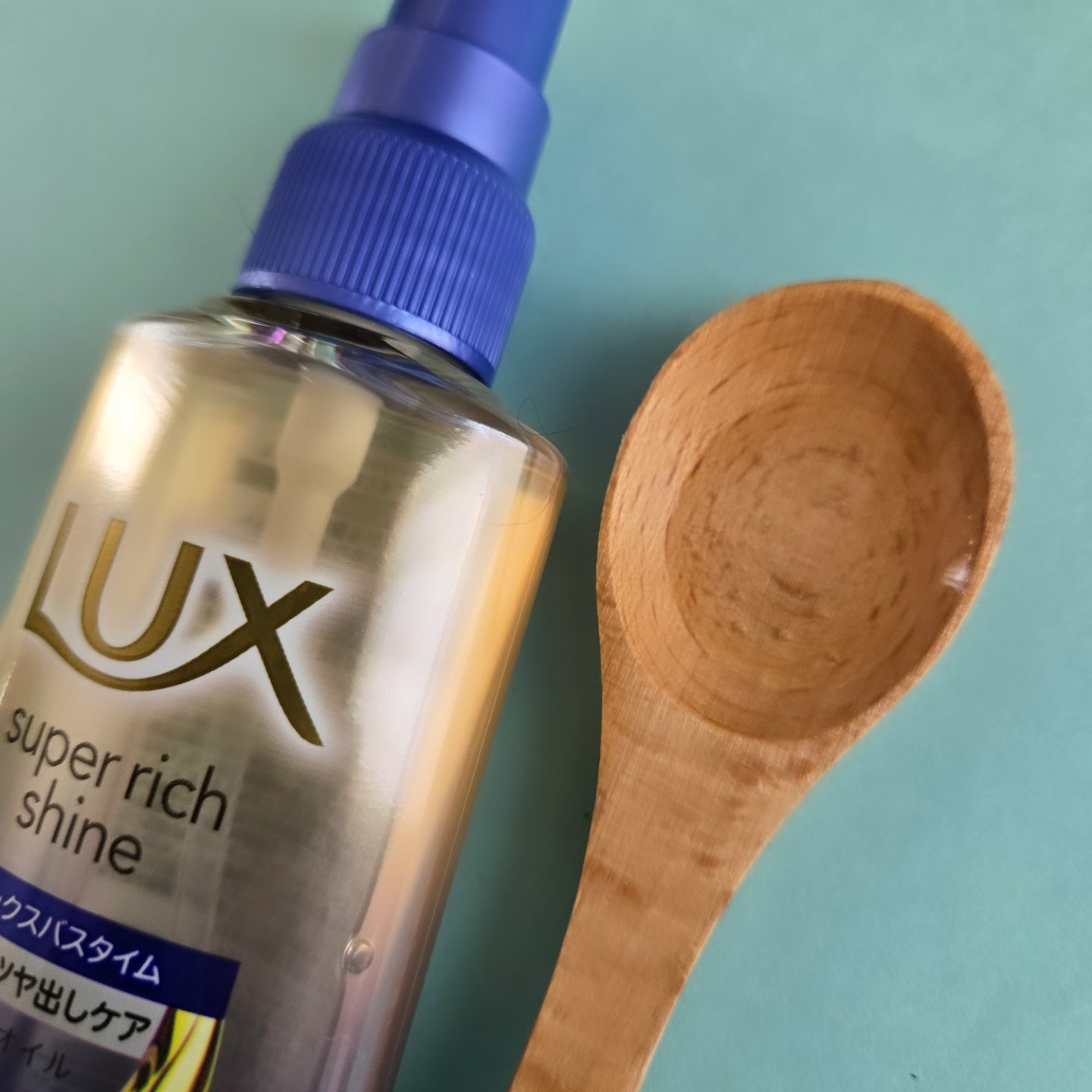 ラックス　スーパーリッチシャイン リラックスナイトケア　まとまりヘアオイル/LUX/ヘアオイルを使ったクチコミ（2枚目）