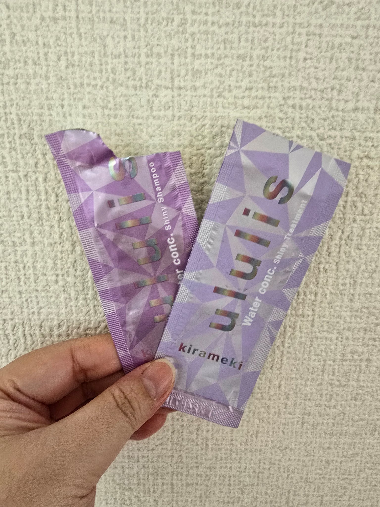 トライヤル消化しましたm(_ _)m

ひっさしぶりに使ったらホント良くて更に感動(T ^ T)
ツヤツヤのサラサラ☺️
髪が長いと毛先に行くほど絡まるのにこれを使うとストンと落ち着く😌
香りも好き♡
いいものはいいですね‼️
詰め替えを