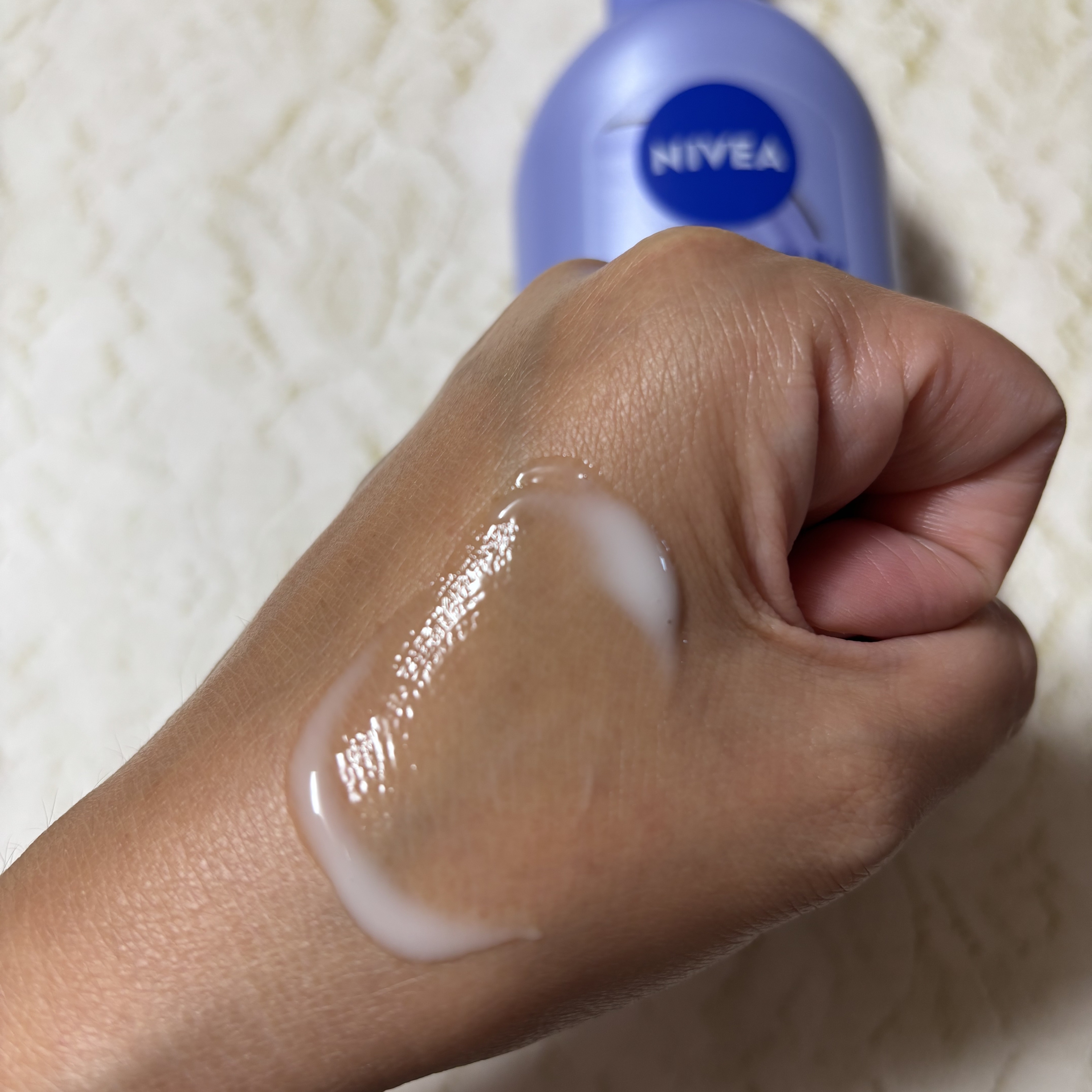 【医薬部外品】ニベア ルーセントビューティ シルクブライトニング ブライトニング美容液ボディミルク/ニベア/ボディミルクを使ったクチコミ（3枚目）