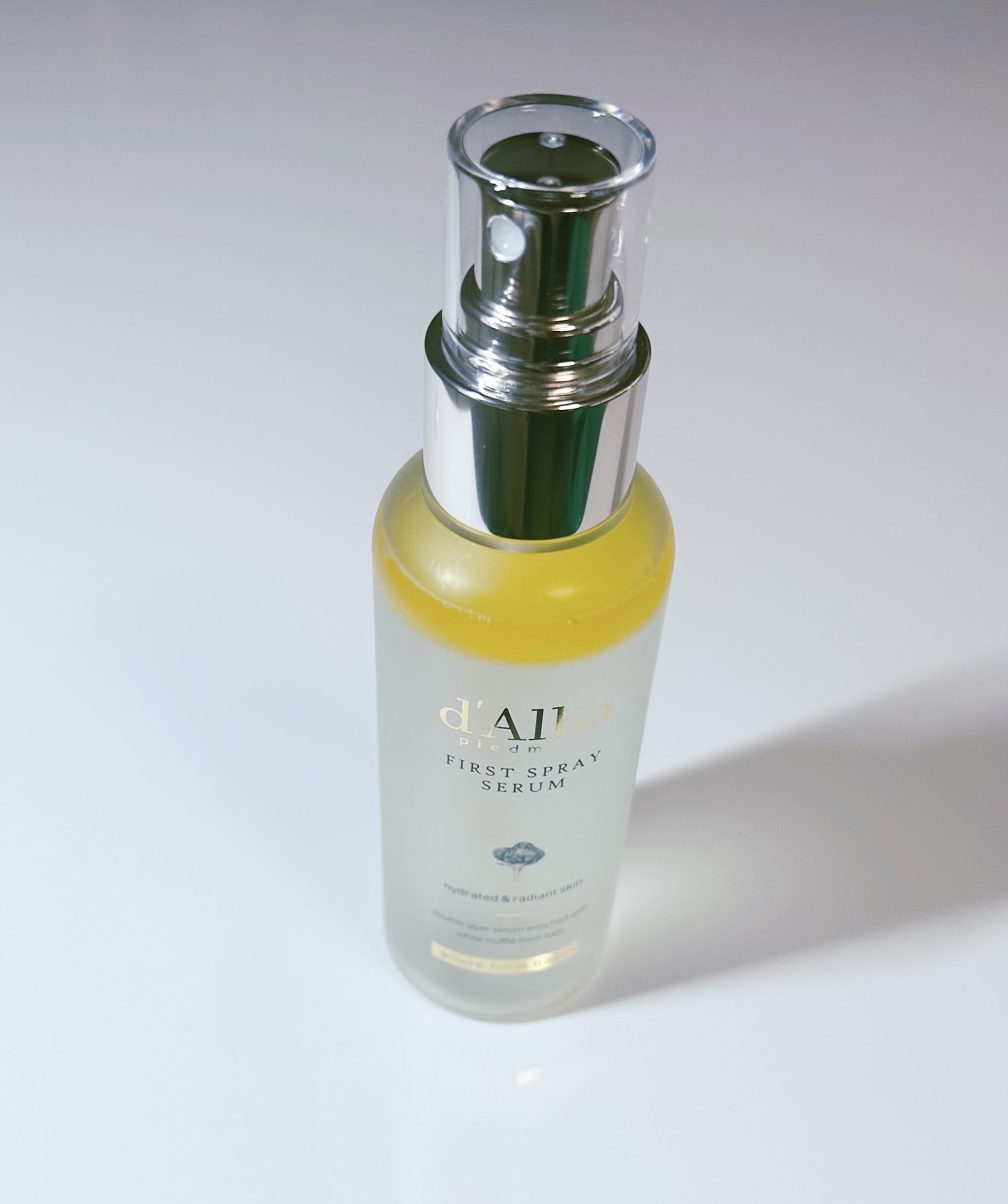 ダルバ
ホワイトトリュフファーストスプレーセラム
100ml   2,420円（税込）

LIPSショッピング購入品です。

このミストは細かくて、肌にふわっとかかります。

肌がびしょびしょにならないところが気に入っています。

オイルも