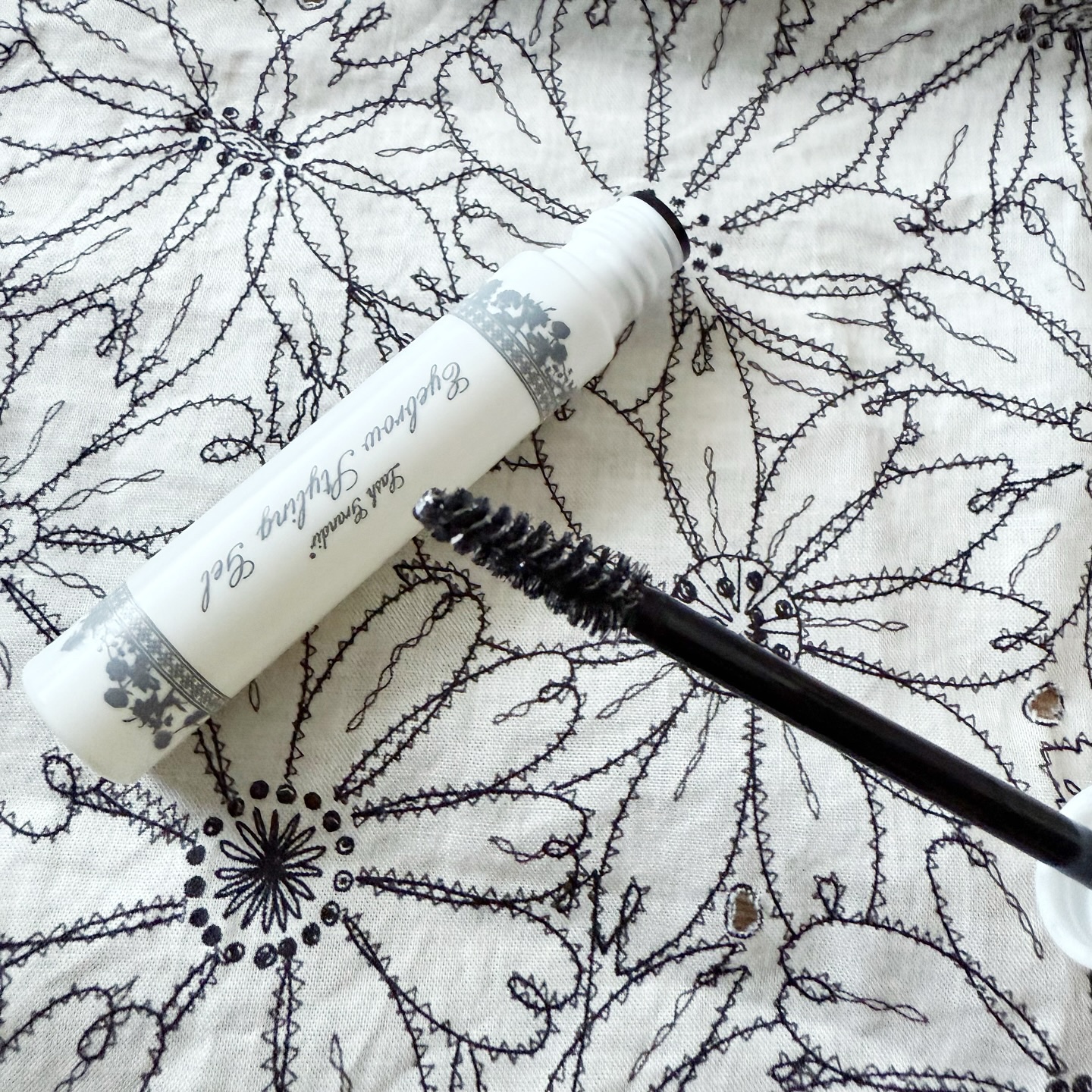 アイブロウスタイリングジェル(クリア)/ラッシュグランディール/その他アイブロウを使ったクチコミ（2枚目）